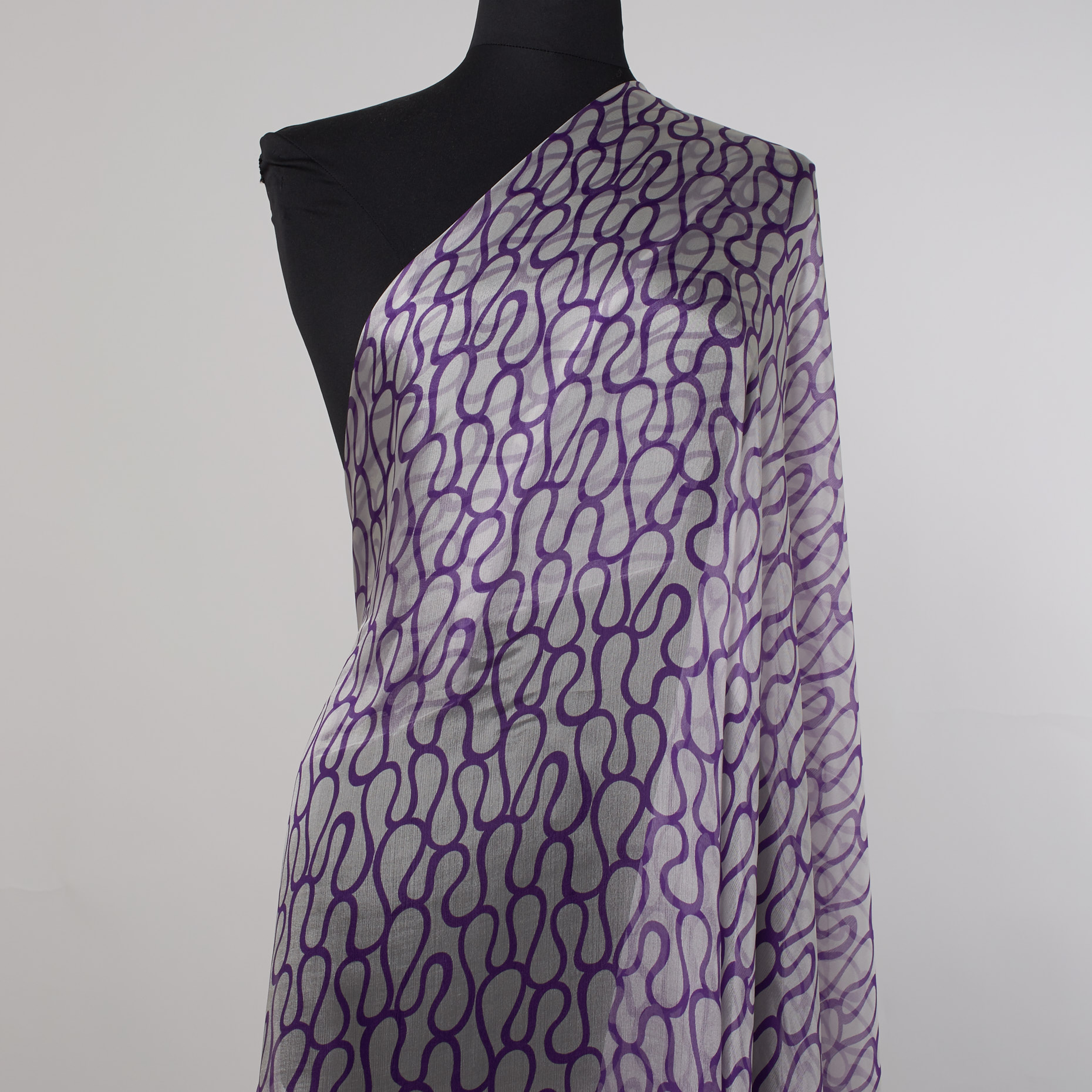 Seide, Crêpe, Bedruckt, Purple Magic (F000026777) - Schaufensterpuppe