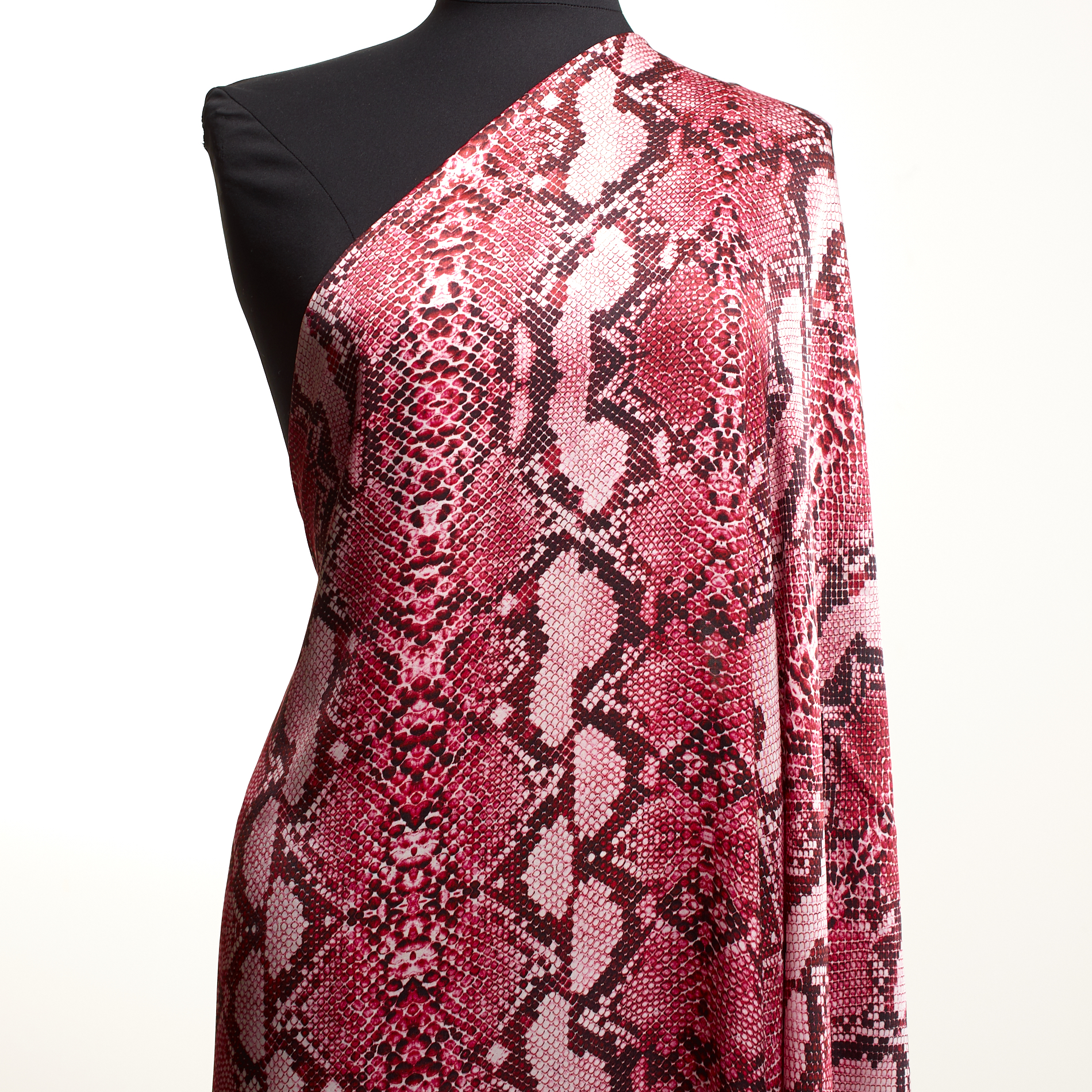VISCOSE, PRINTED, ANIMAL, FUCHSIA PINK (T0000122) - Mannequin