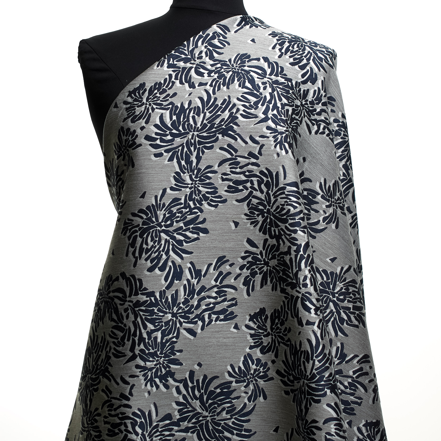 JACQUARD, VISCOSE, FLORAL, MIDNIGHT BLUE&SILVER GRAY (F000024300) - Mannequin