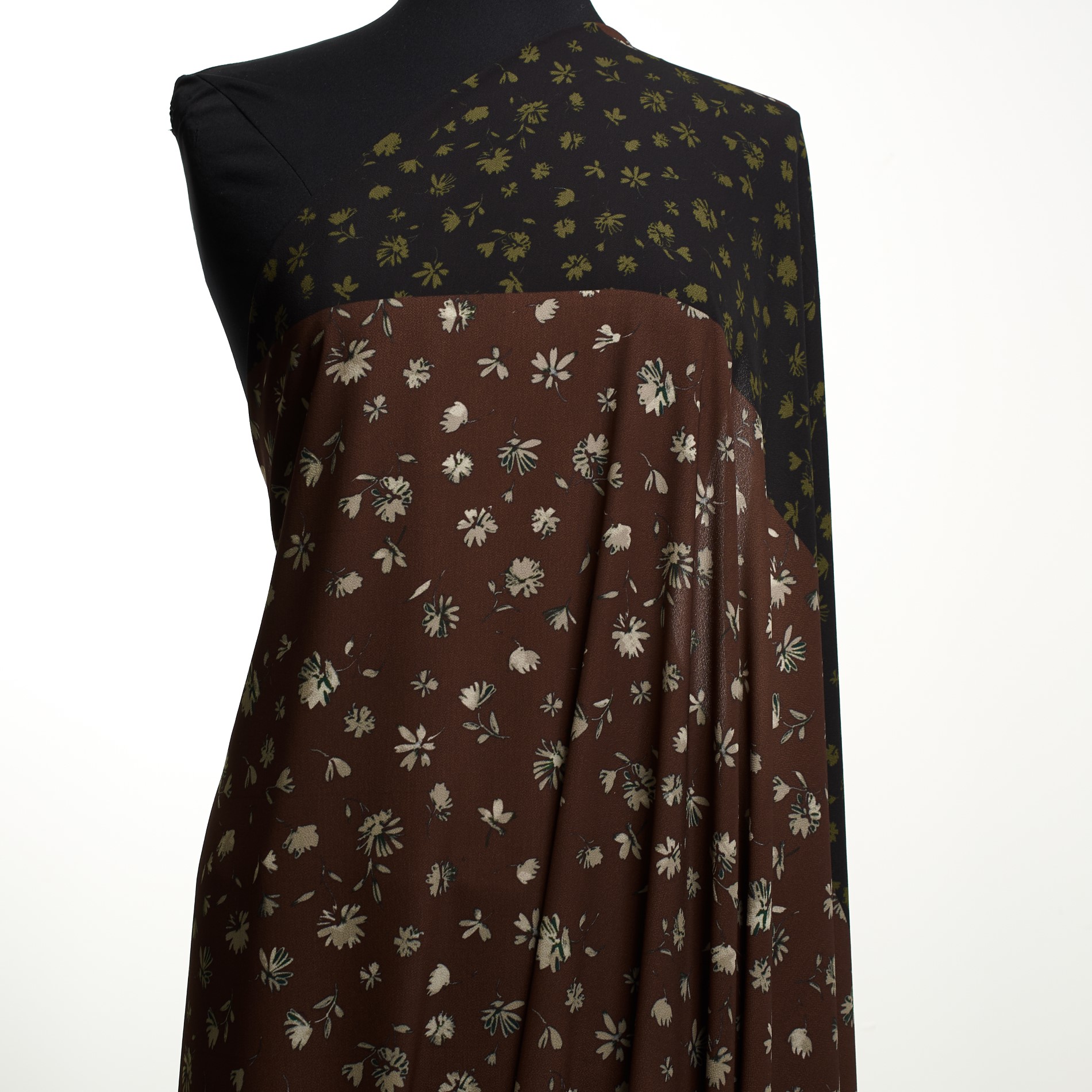 CRÊPE, WRINKLY, FLORAL, CHERRY MAHOGANY&OATMEAL (F000031353) - Mannequin