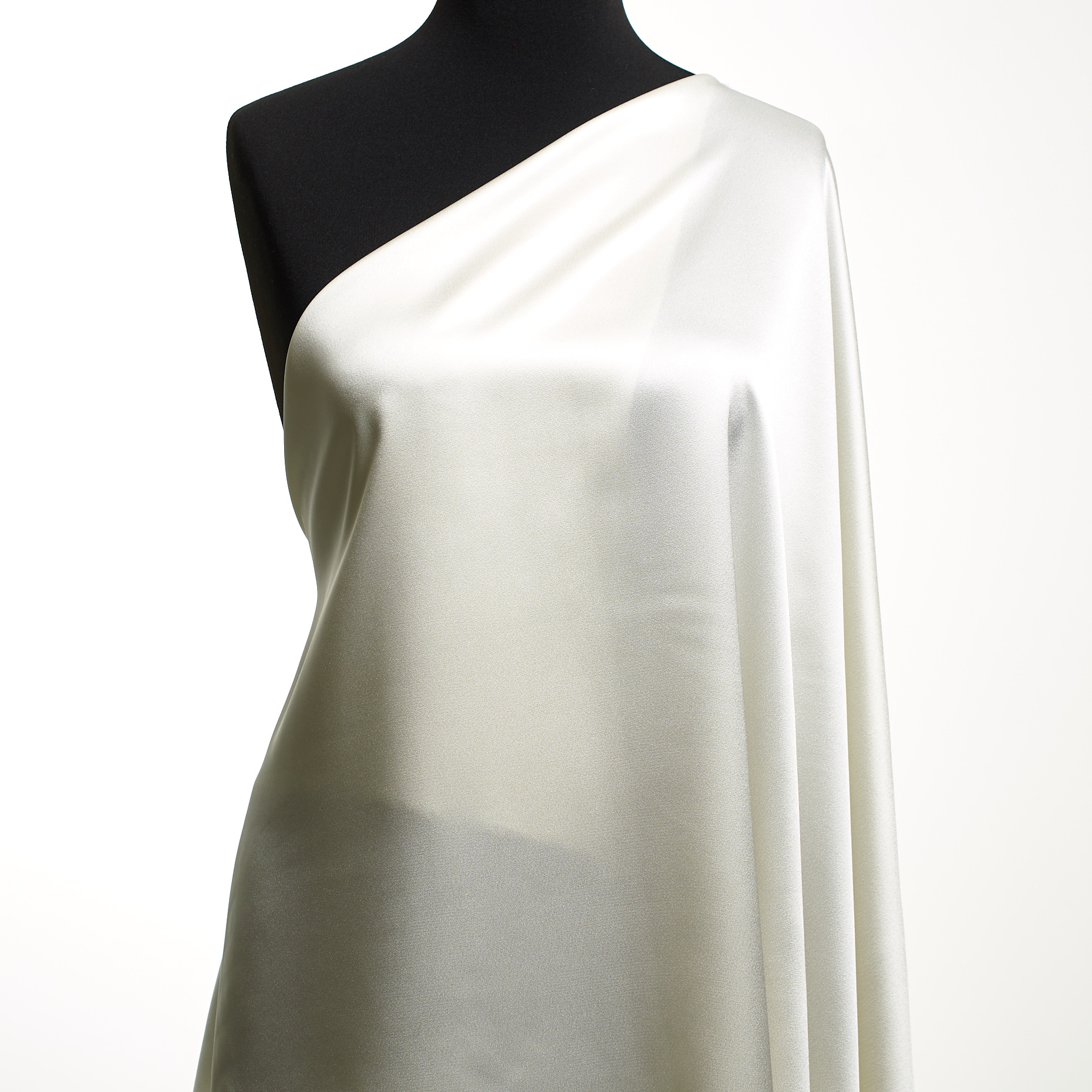 SATIN, VISCOSE, BRILLIANT WHITE (F000048895) - Mannequin
