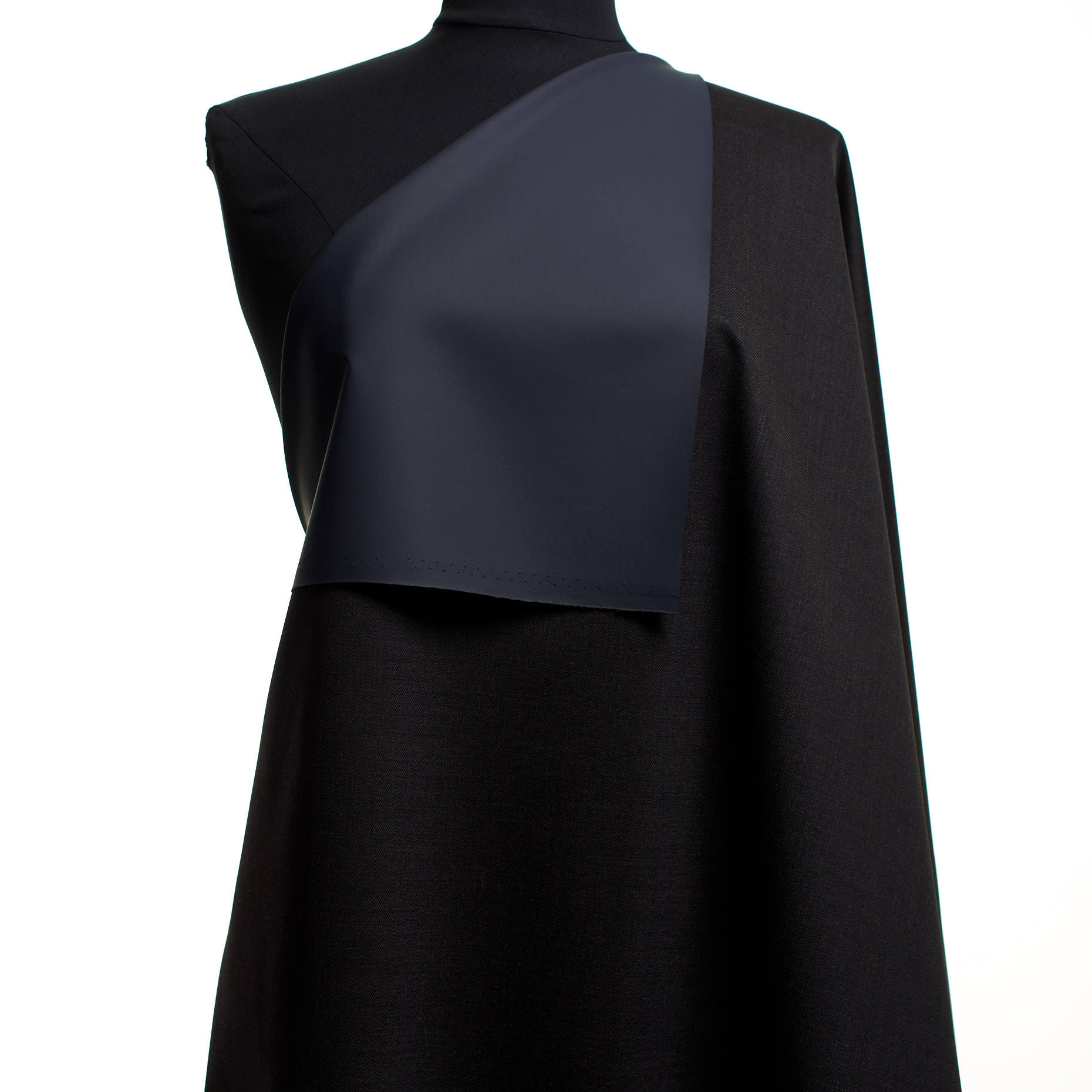 TWILL, VIRGIN WOOL, COATED, ASPHALT (F000044679) - Mannequin