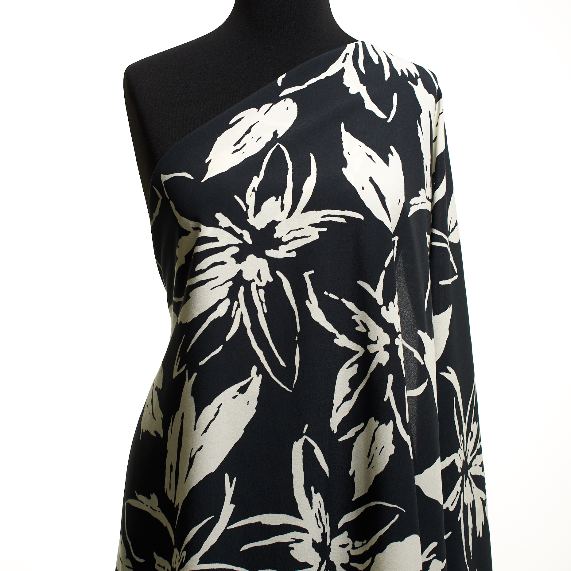 CRÊPE DE CHINE, VISCOSE, PRINTED, VANILLA ICE&RAVEN BLACK (F000049393) - Mannequin