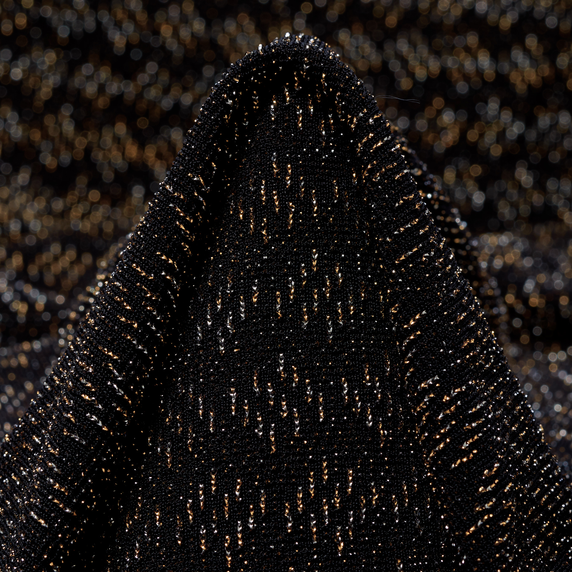 JERSEY, PRINTED, SHIMMERING, RAVEN BLACK&RED GOLD (F000048657)