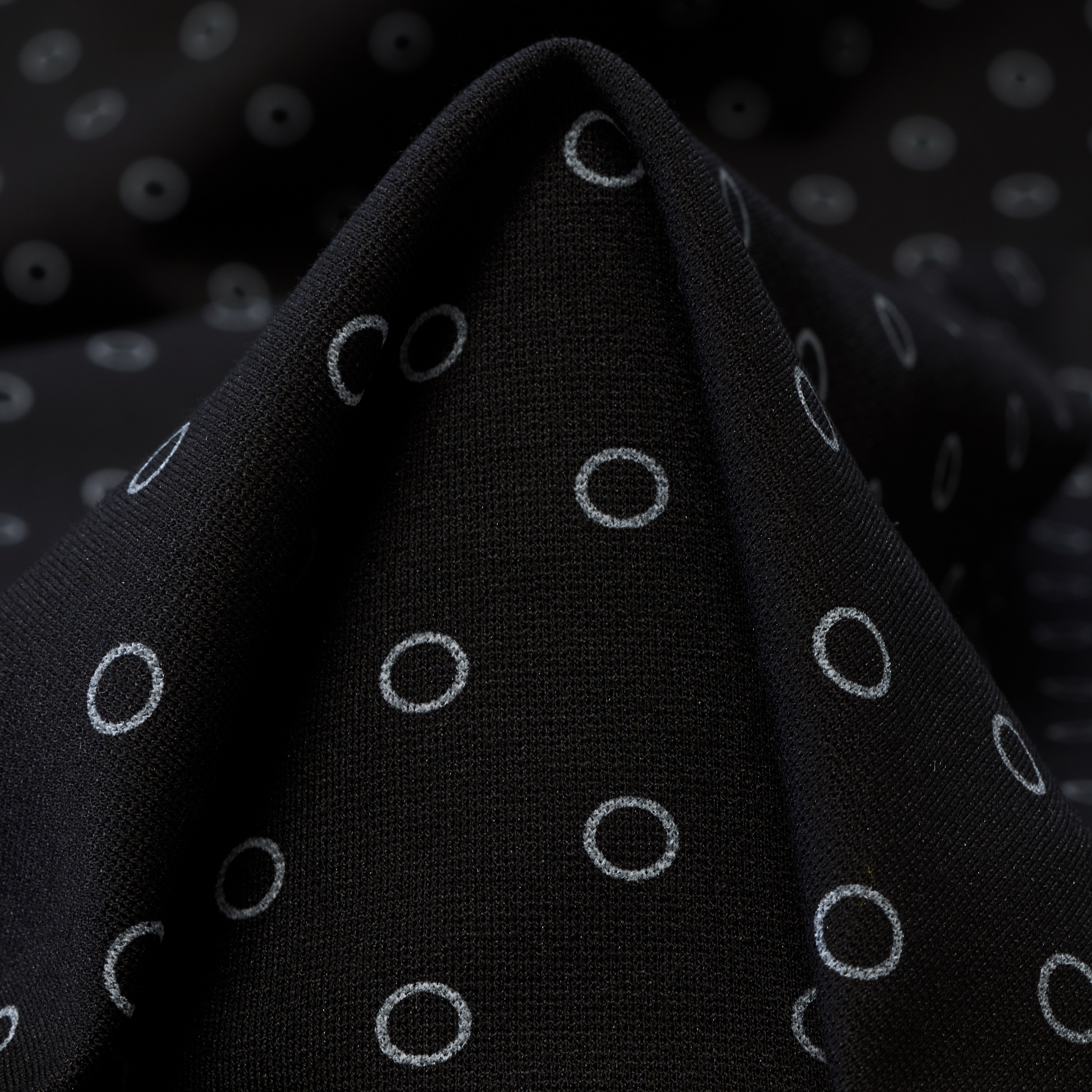 JERSEY, VISCOSE, PRINTED, VAPOROUS GRAY&RAVEN BLACK (F000031157)
