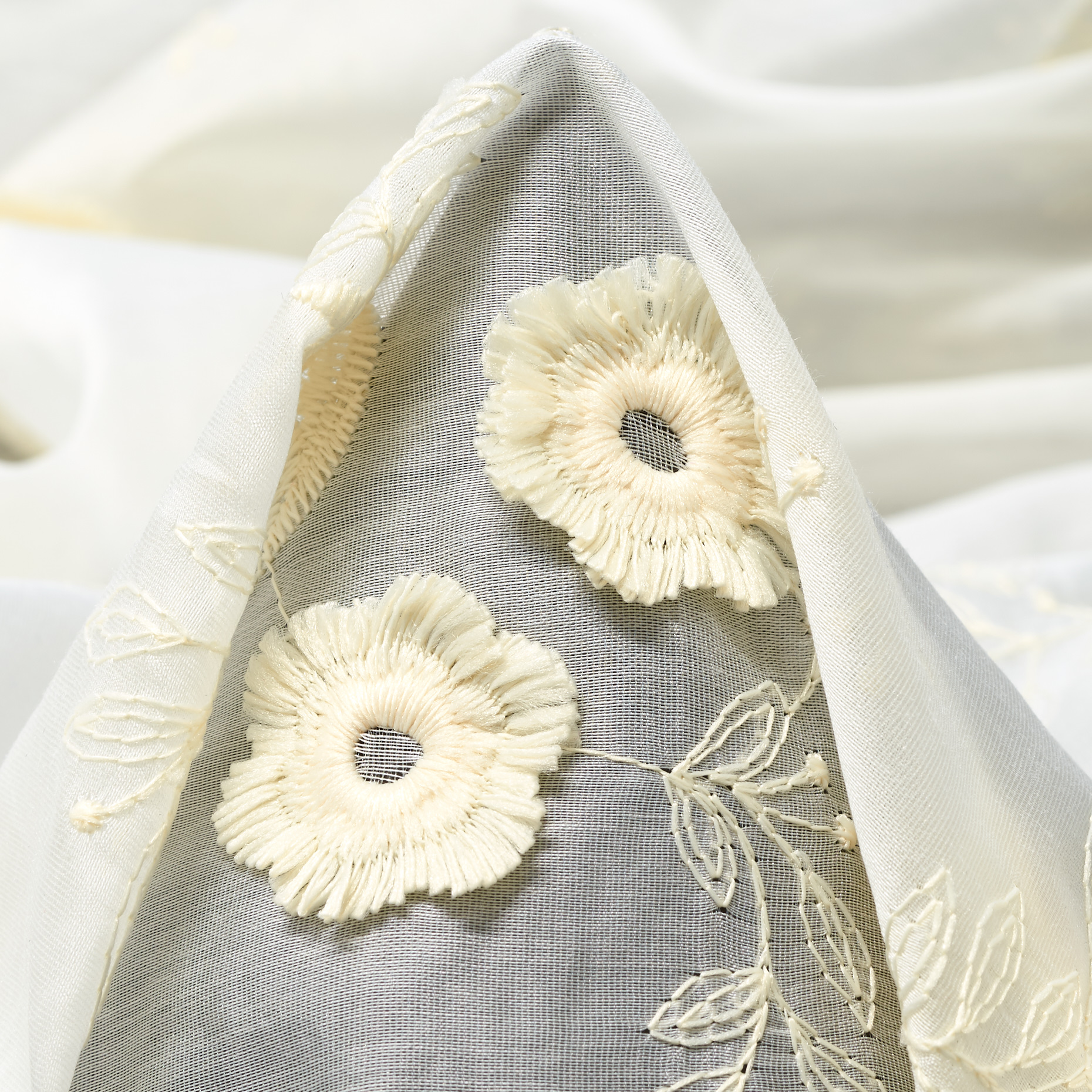 BATISTE, LYOCELL, EMBROIDERED, ANTIQUE WHITE (F000049573)