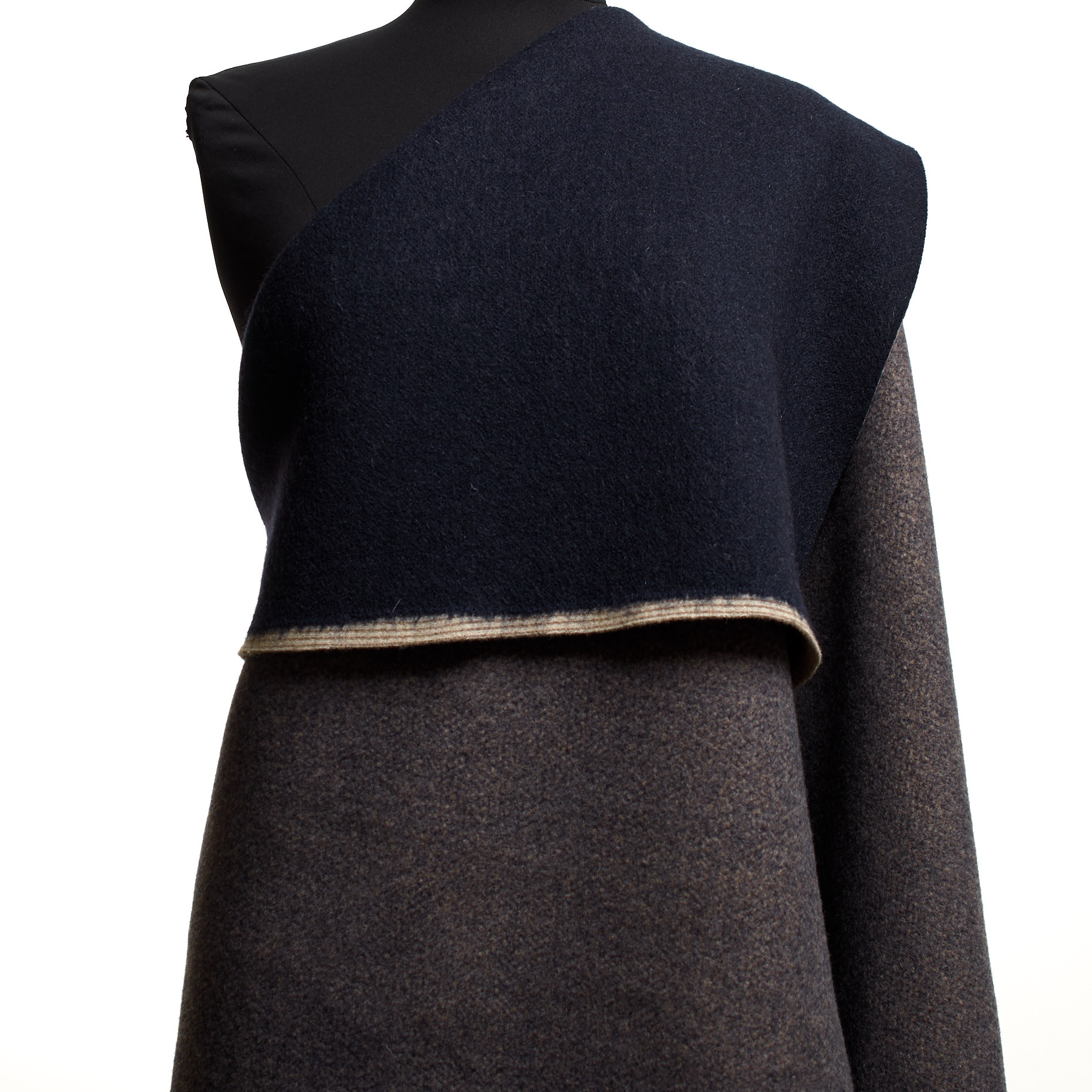 Double, Jersey, Mohair, Blackened Pearl (F000035767) - Mannequin