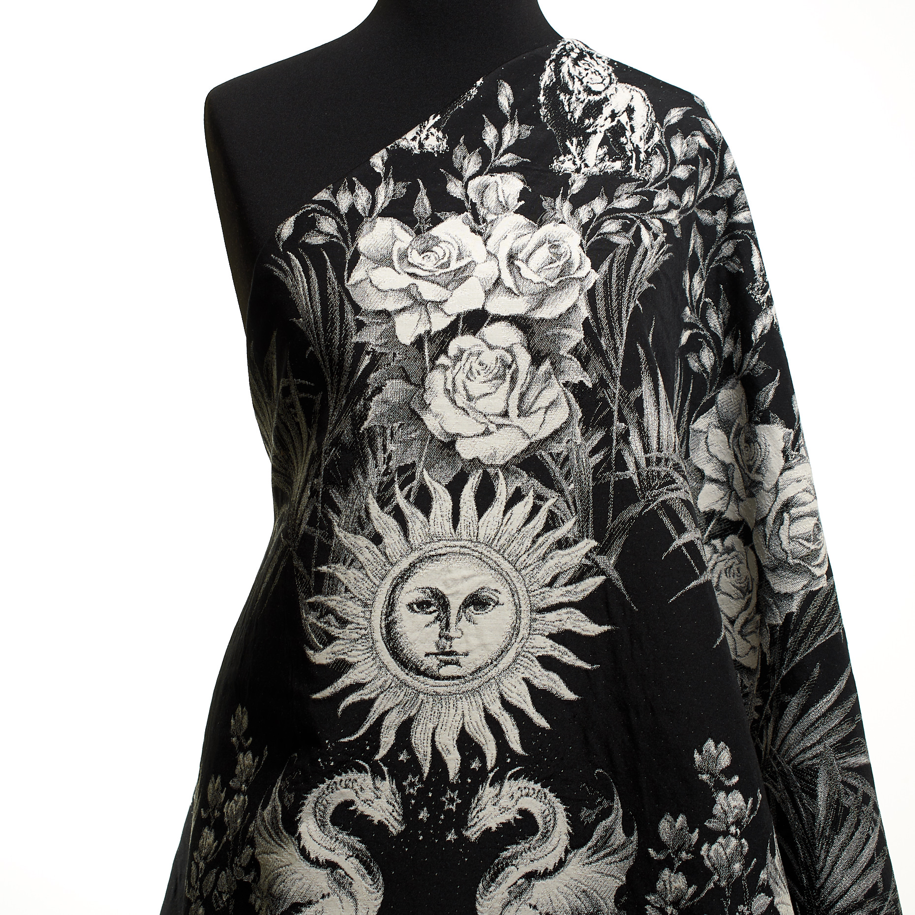 JACQUARD, COTTON, RAVEN BLACK&NIMBUS CLOUD (P000004910) - Mannequin