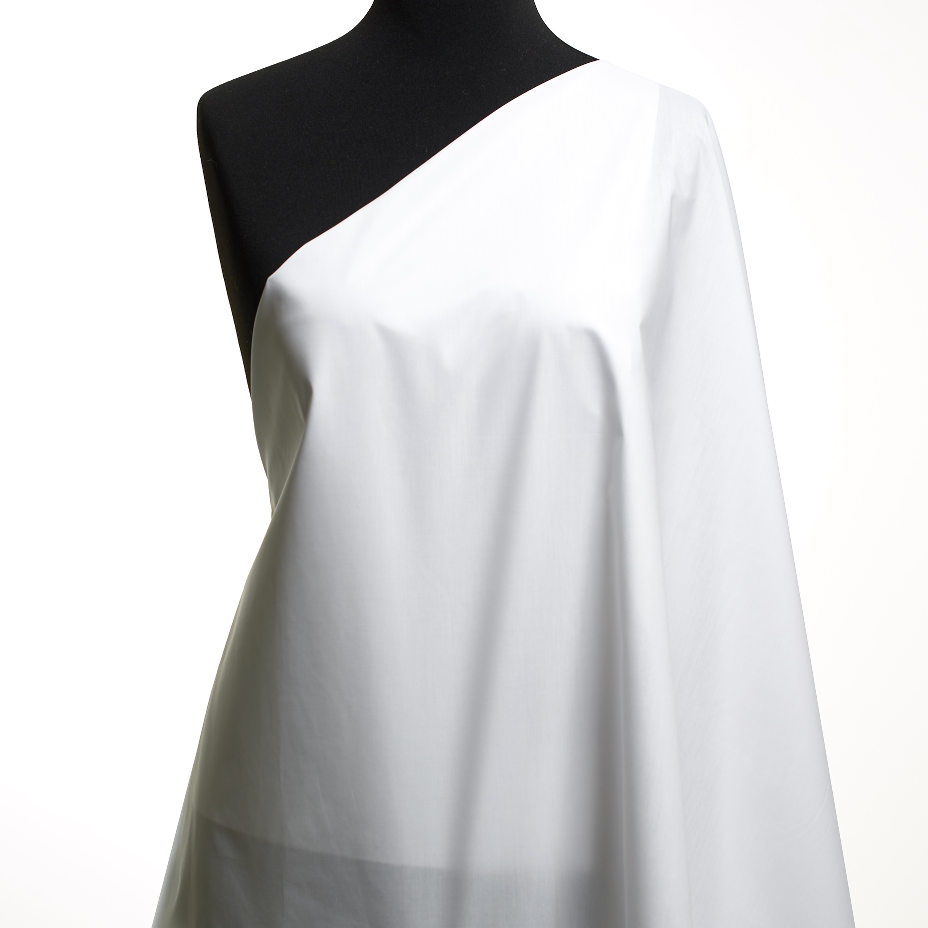 POPLIN, COTTON, BRILLIANT WHITE (F000049259) - Mannequin