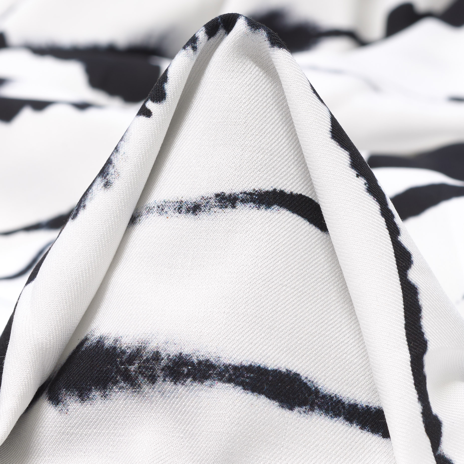 Viscosa, Estampado, Raven Black&Snow White