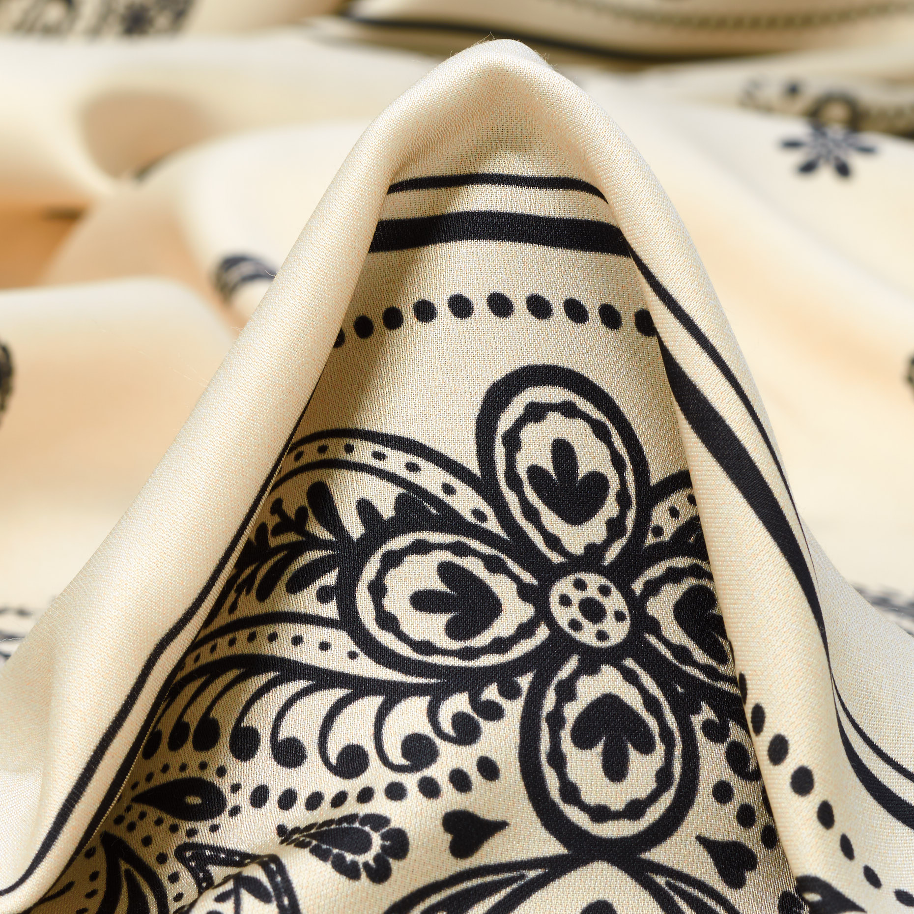 SATIN, VISCOSE, PRINTED, IVORY (F000040040)