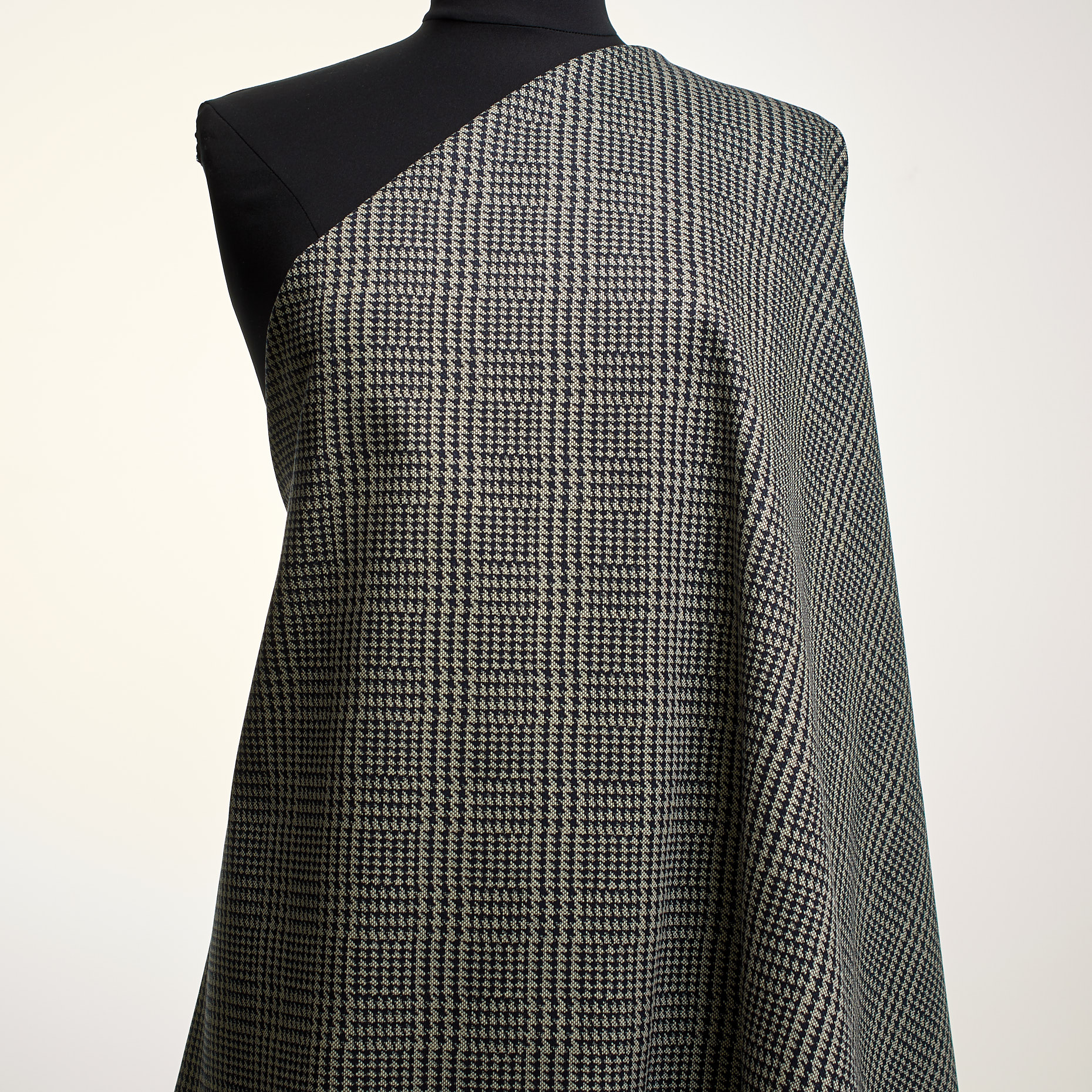 JACQUARD, COTTON, ELASTIC, ANTIQUE WHITE&RAVEN BLACK (F000044588) - Mannequin