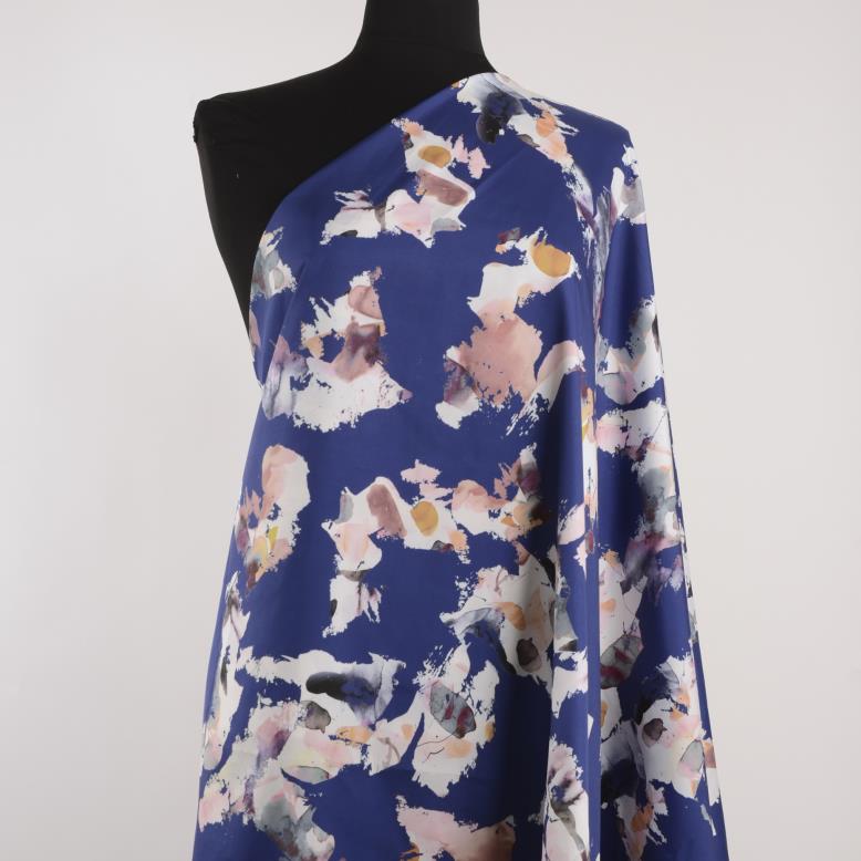 SATIN, PRINTED, DEEP ULTRAMARINE&BRILLIANT WHITE (F000030814) - Mannequin