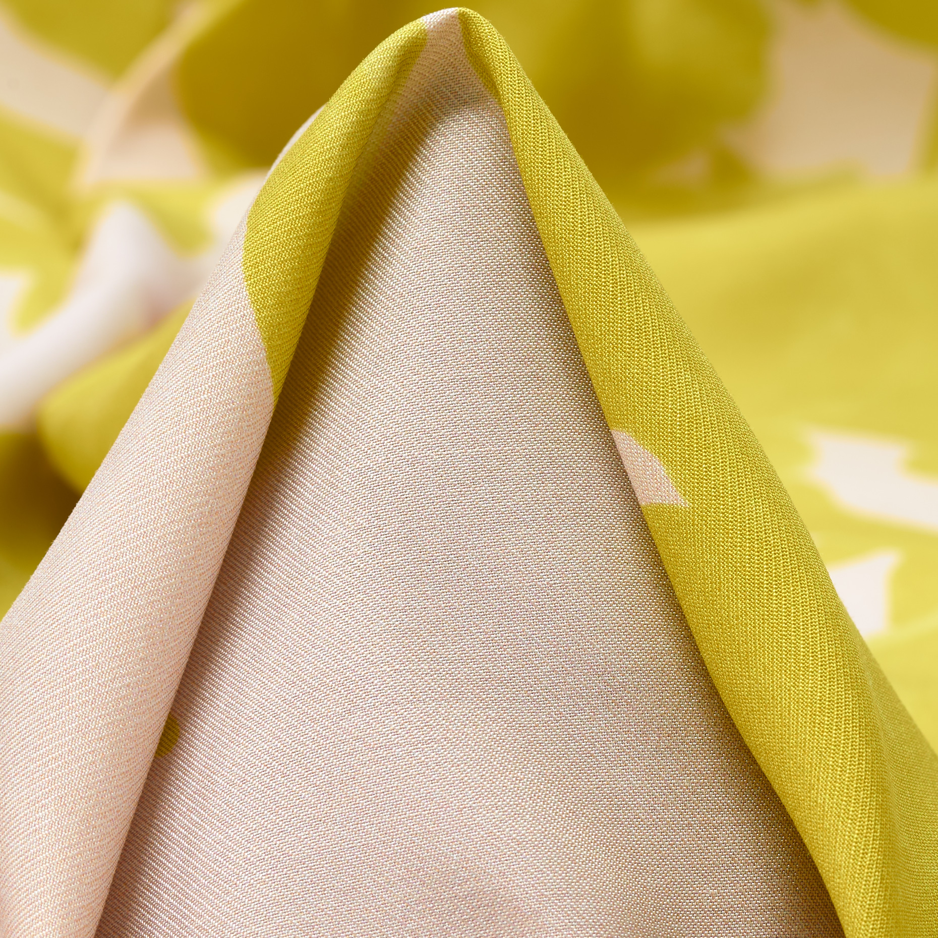 TWILL, VISCOSE, PRINTED, ROSEWATER&YELLOW PLUM (F000049559)