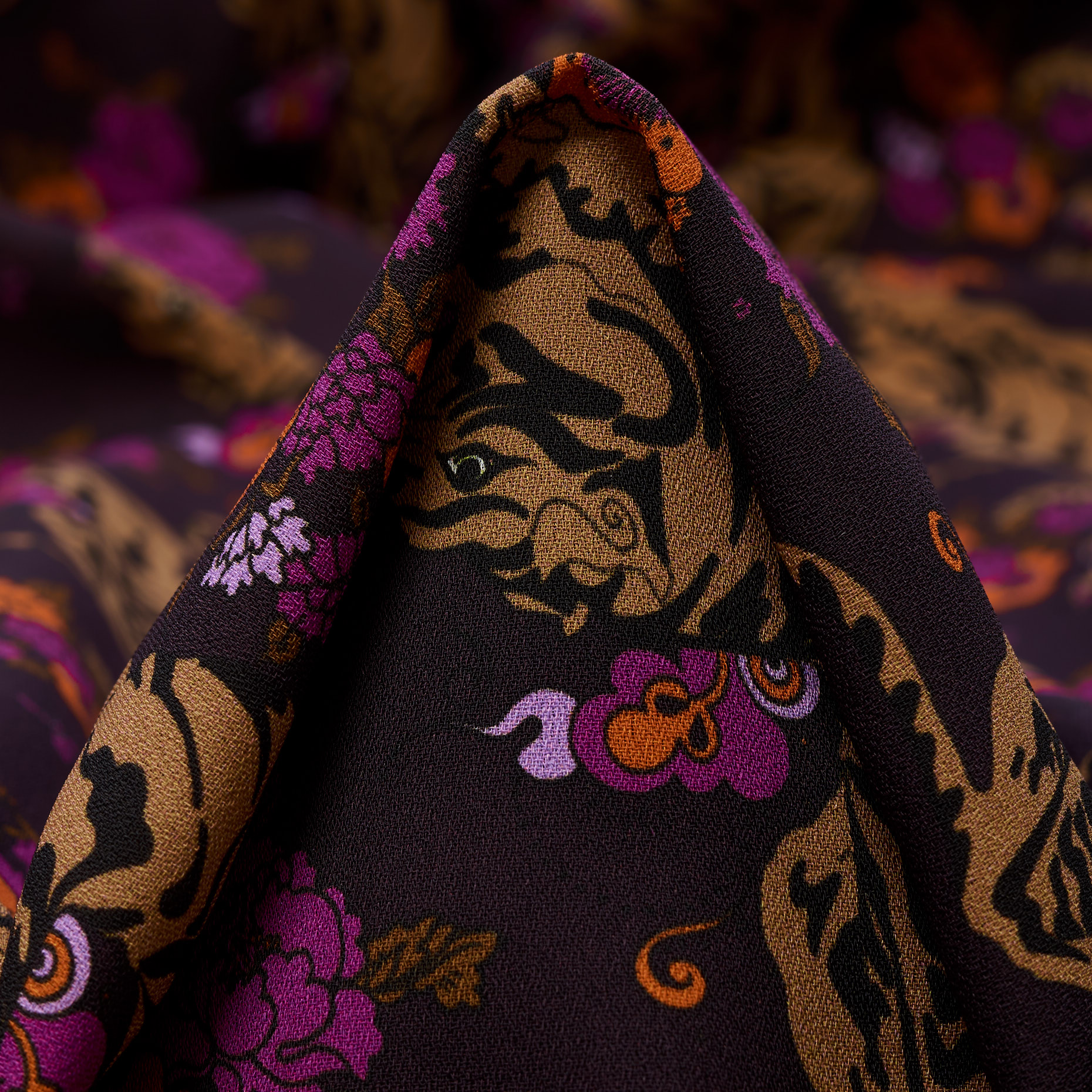 CRÊPE, PRINTED, ANIMAL, BLACKBERRY WINE&TOBACCO BROWN