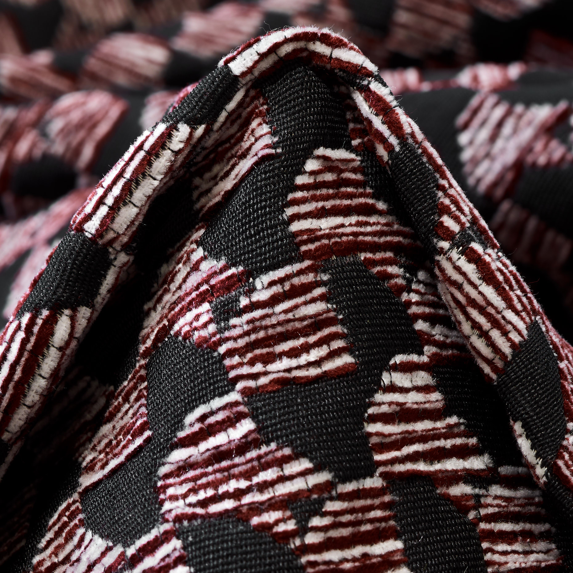 JACQUARD, COTTON BLEND, VISCOSE BLEND, BLACK SAND&MERLOT (F000031187)