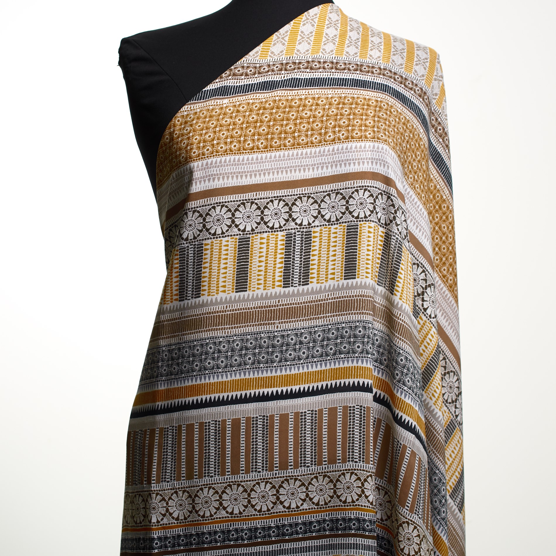 Voile, Viscose , Imprimé, Biscuit (F000032436) - Mannequin