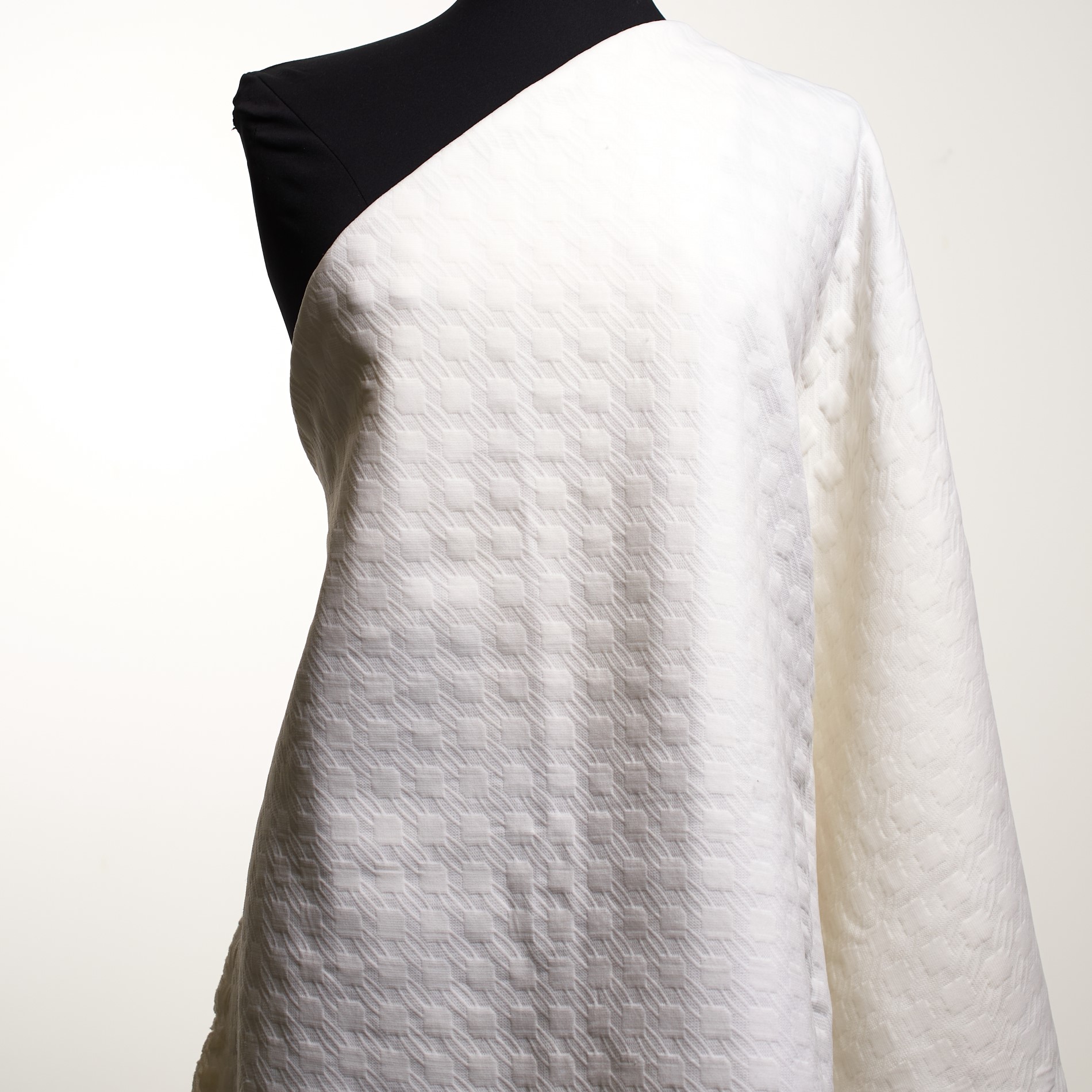 Техно Джерси, Геометрический, Brilliant White (F000032161) - Манекен