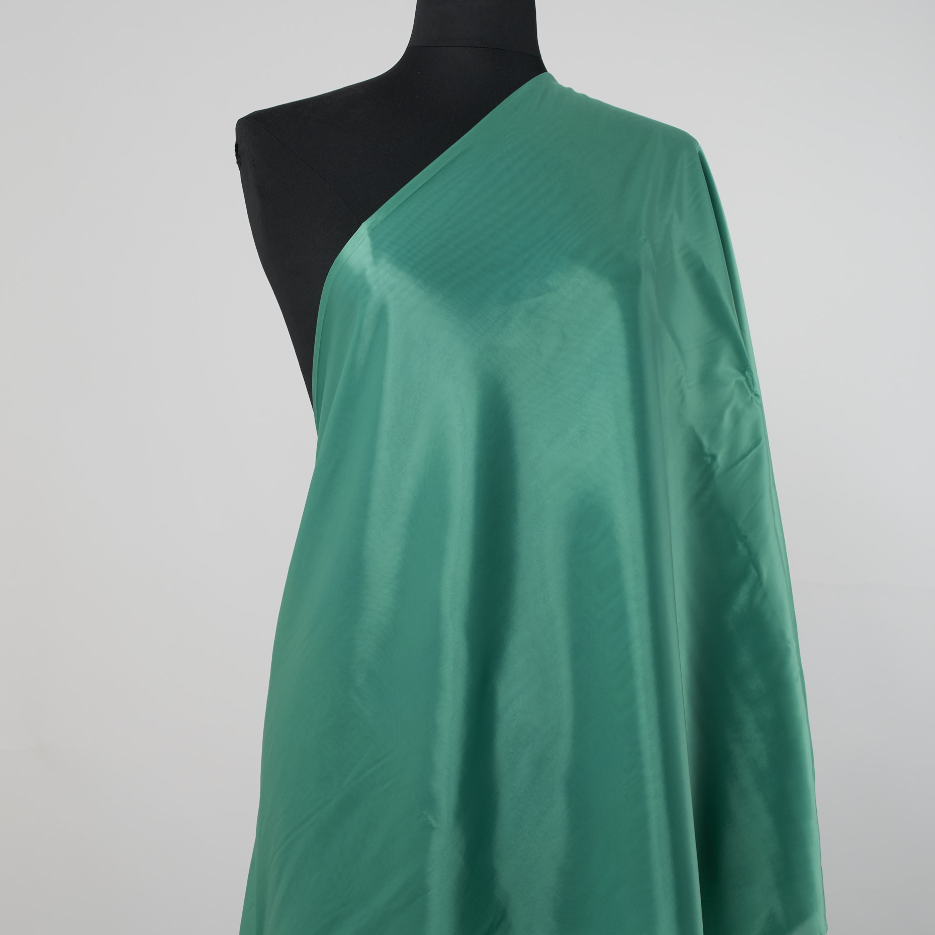 CUPRO, LINING, PALE EMERALD (F000019013) - Mannequin
