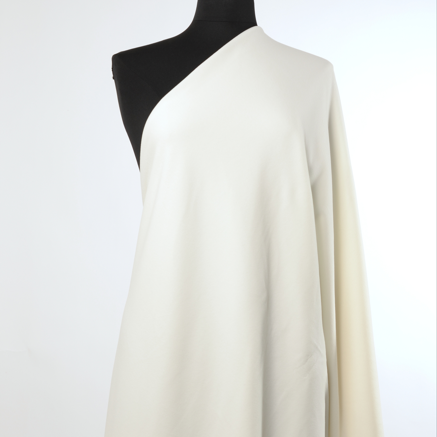 JERSEY, FLEECE, SNOW WHITE (F000017179) - Mannequin