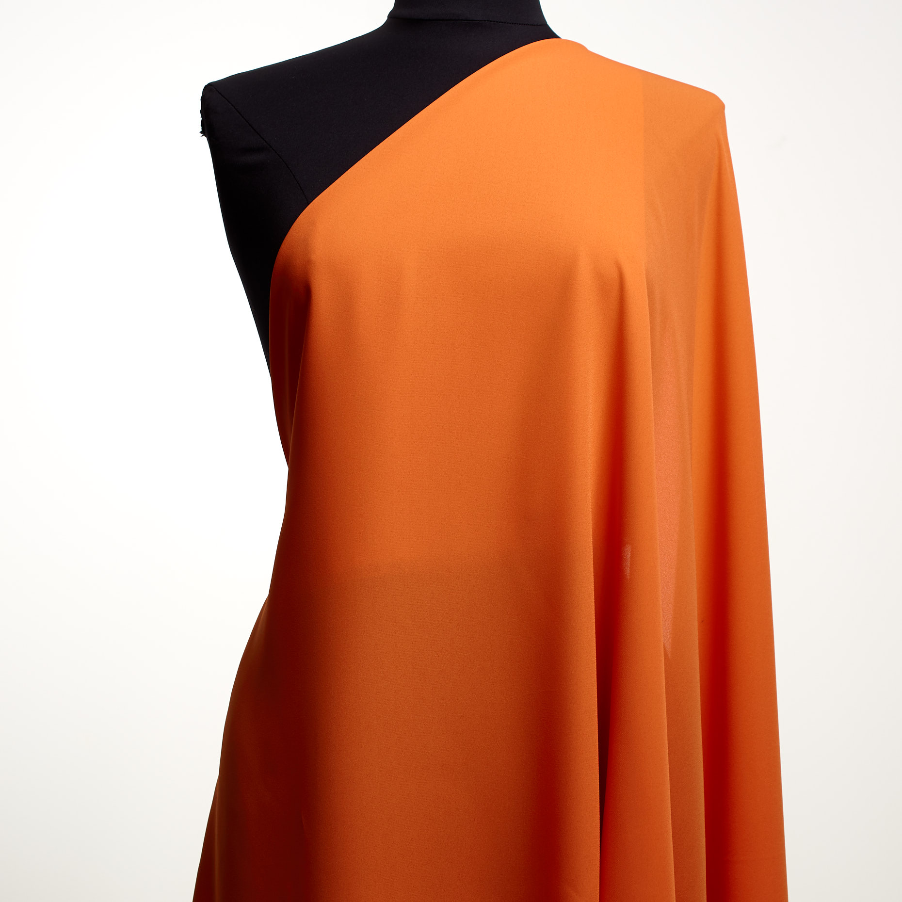 CRÊPE, DUSTY ORANGE (F000043495) - Mannequin