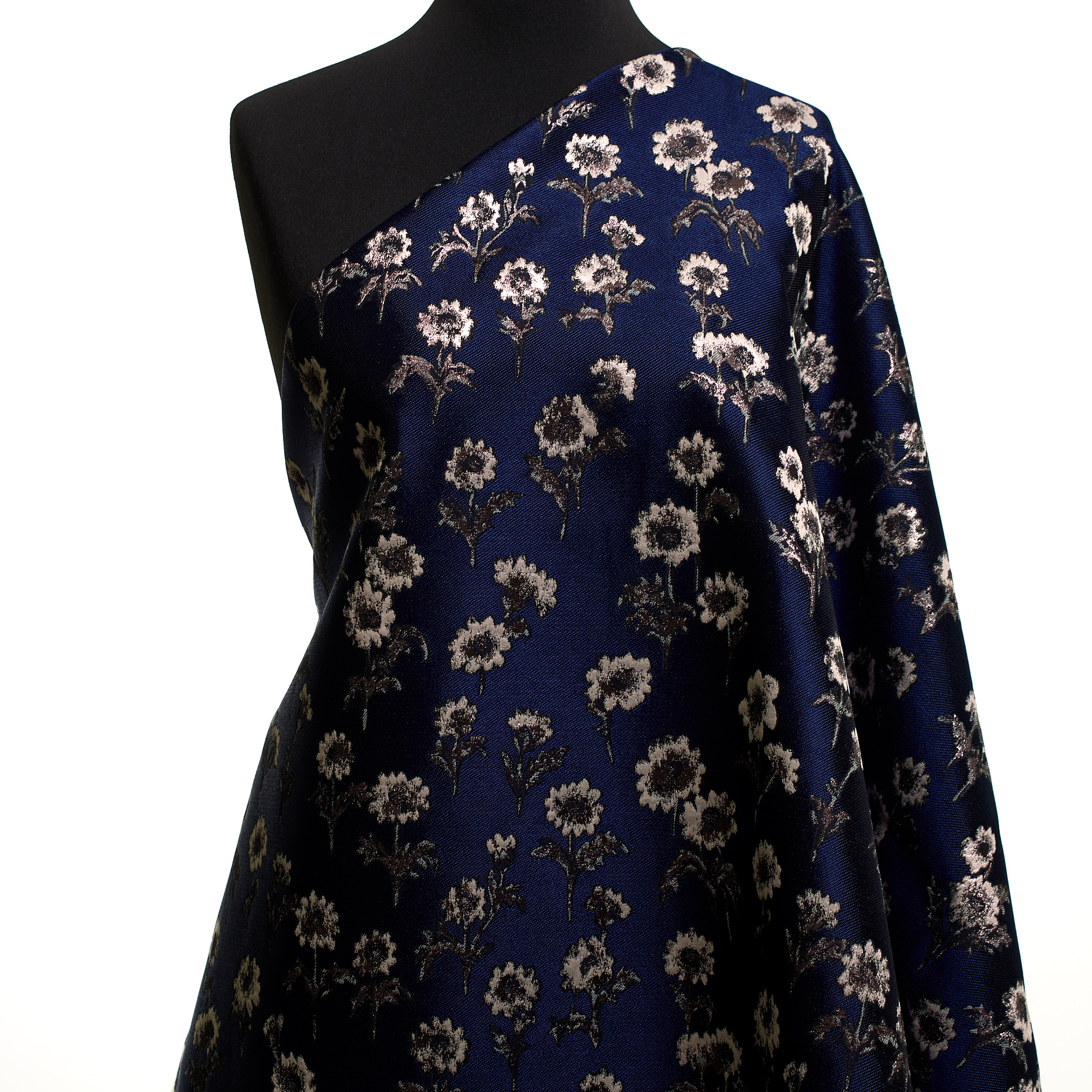 JACQUARD, ACETATE, FLORAL, PARISIAN NIGHT&ROSEWATER (P000004800) - Mannequin