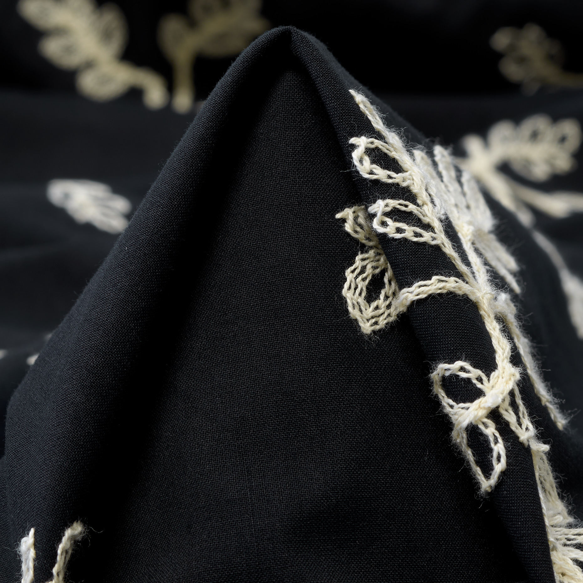 BATISTE, COTTON, EMBROIDERED, ANTIQUE WHITE&RAVEN BLACK (F000048751)