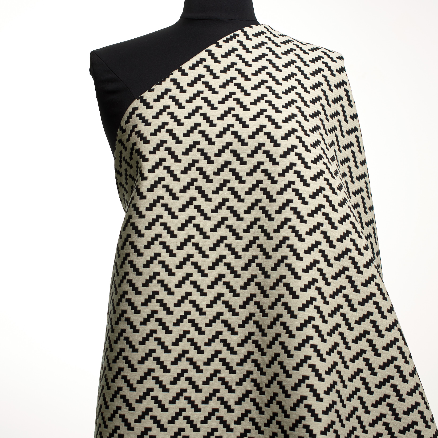 Жаккард , Хлопок, Геометрический, Snow White&Raven Black (P000004300) - Манекен