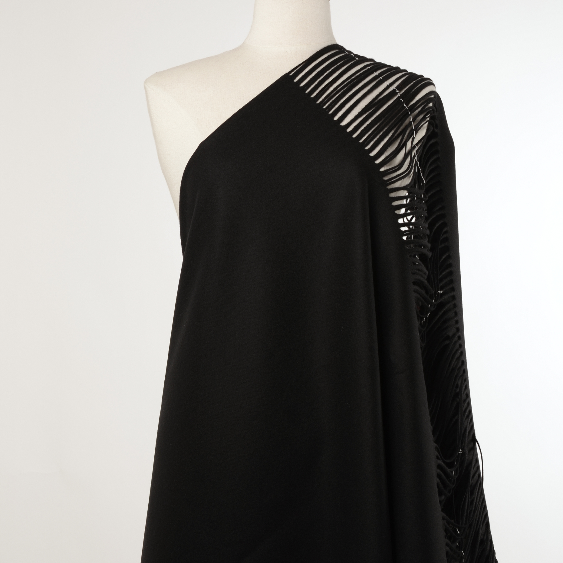 VIRGIN WOOL, JET BLACK (F000018762) - Mannequin