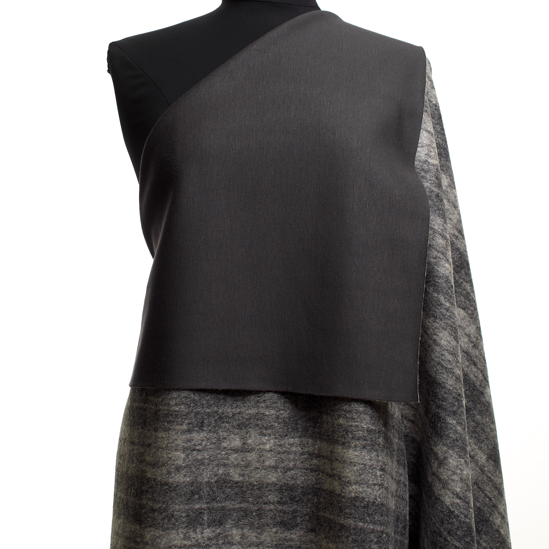 Двойной, Варёная Шерсть, Джерси, Chiseled Stone (F000041787) - Манекен