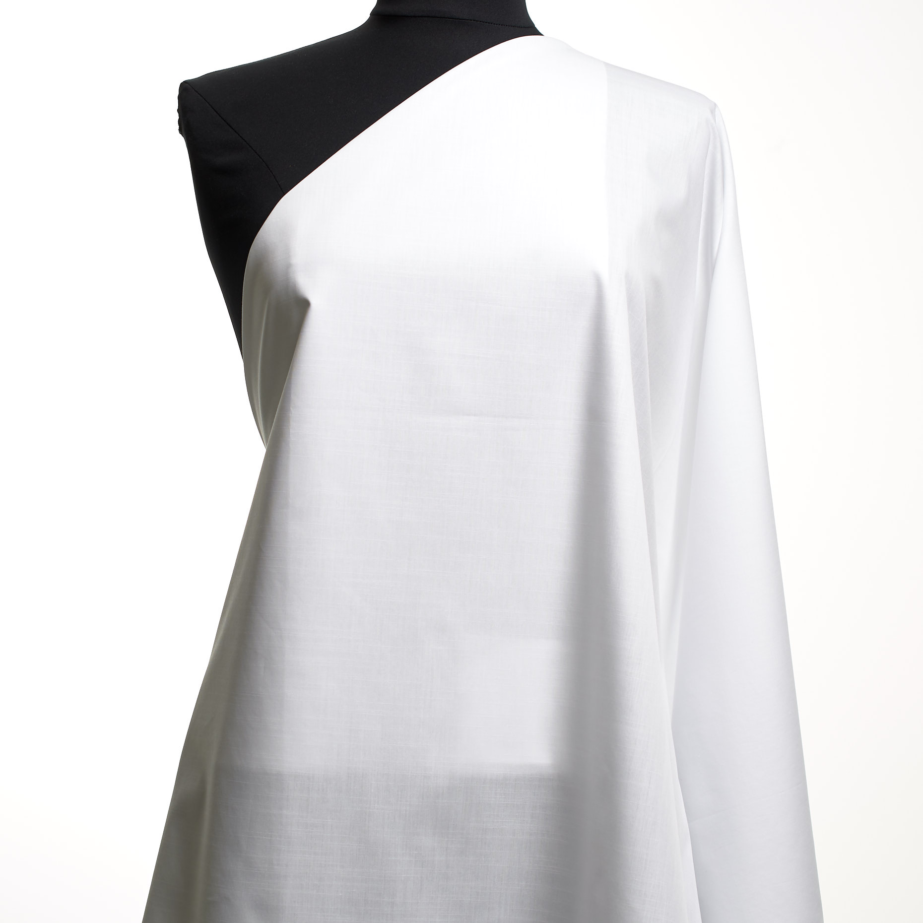 BATISTE, COTTON, BRILLIANT WHITE (F000044973) - Mannequin