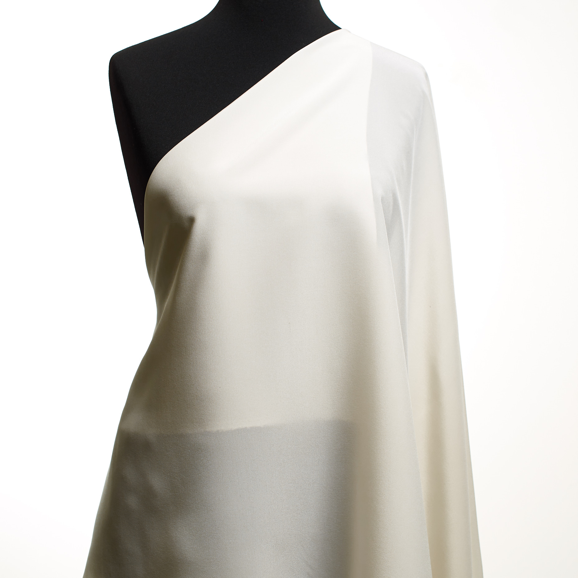 CRÊPE DE CHINE, SILK, BRILLIANT WHITE (F000048922) - Mannequin