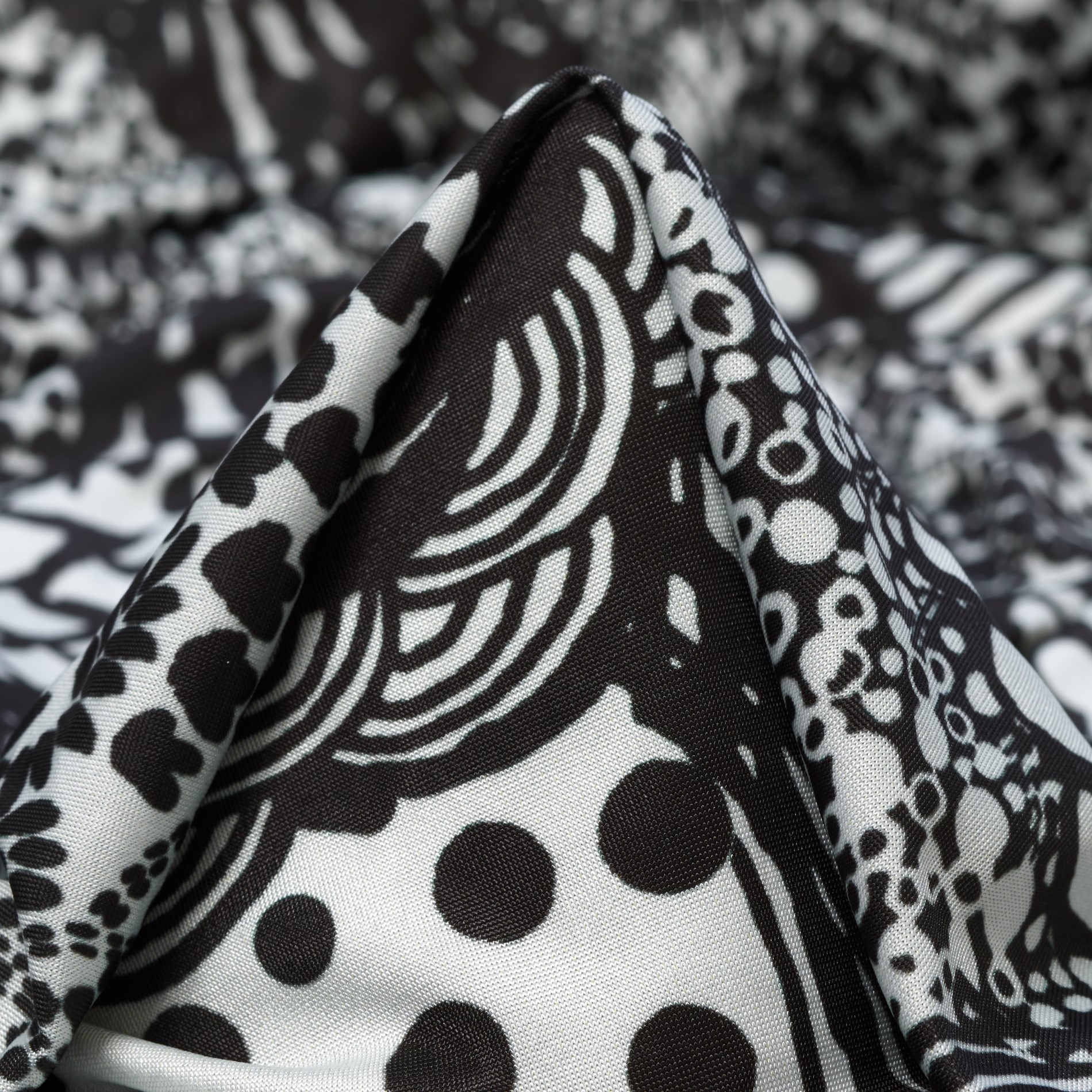 SINGLE JERSEY, PRINTED, BLACK&SNOW WHITE (F000031224)