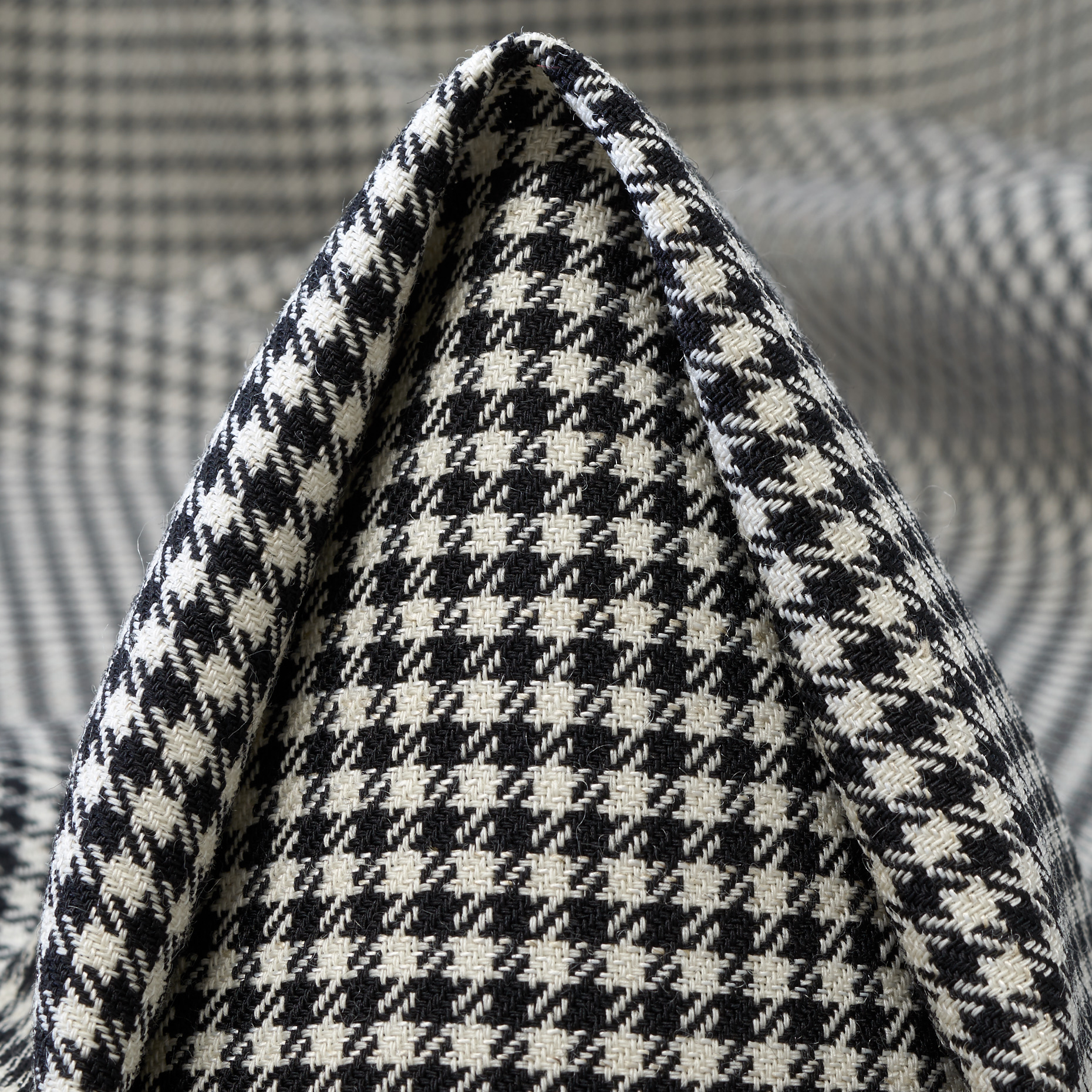 WOOL, VISCOSE BLEND, MICRO DESIGN, ANTIQUE WHITE&RAVEN BLACK