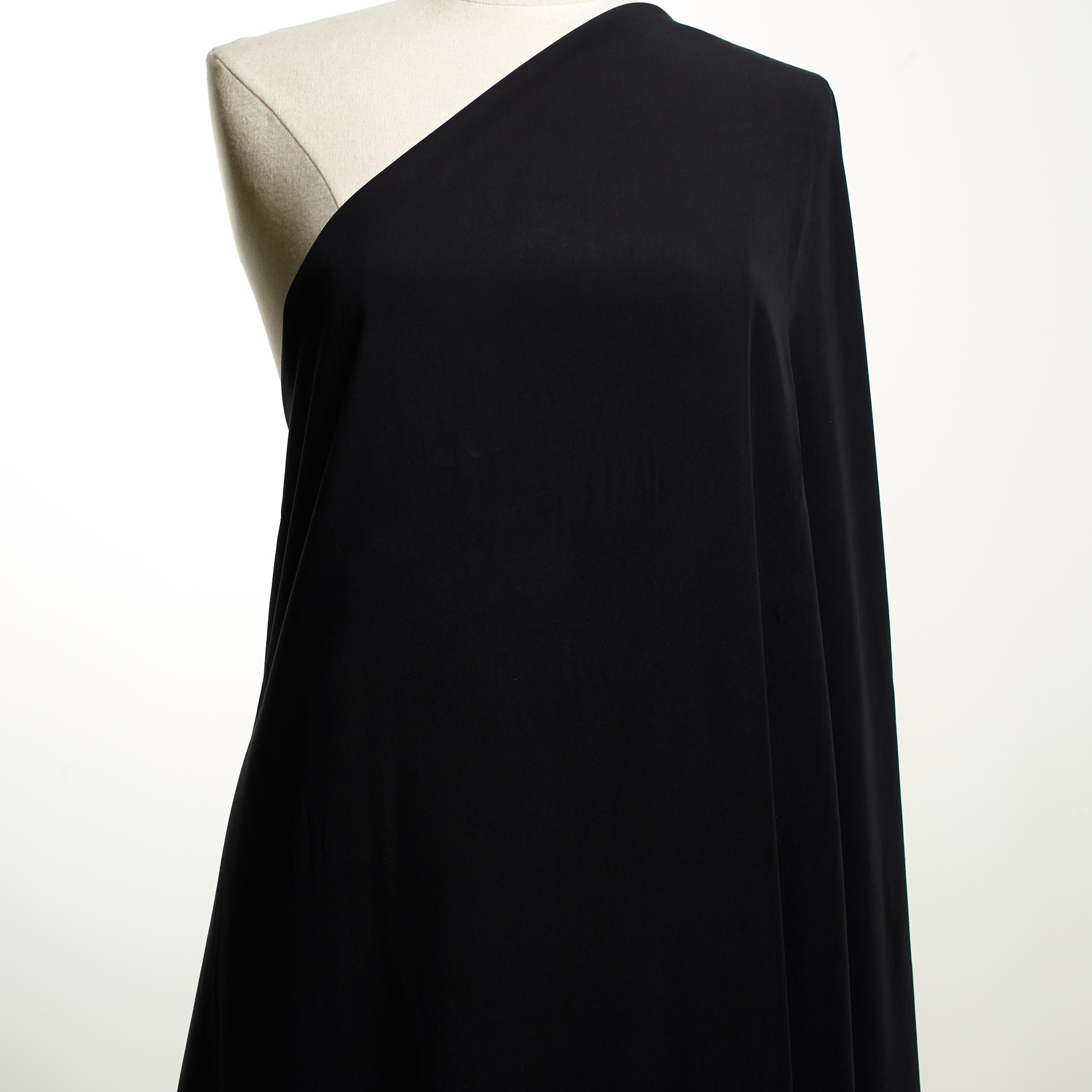 TENCEL, TWILL, RAVEN BLACK (P2-0001840) - Mannequin