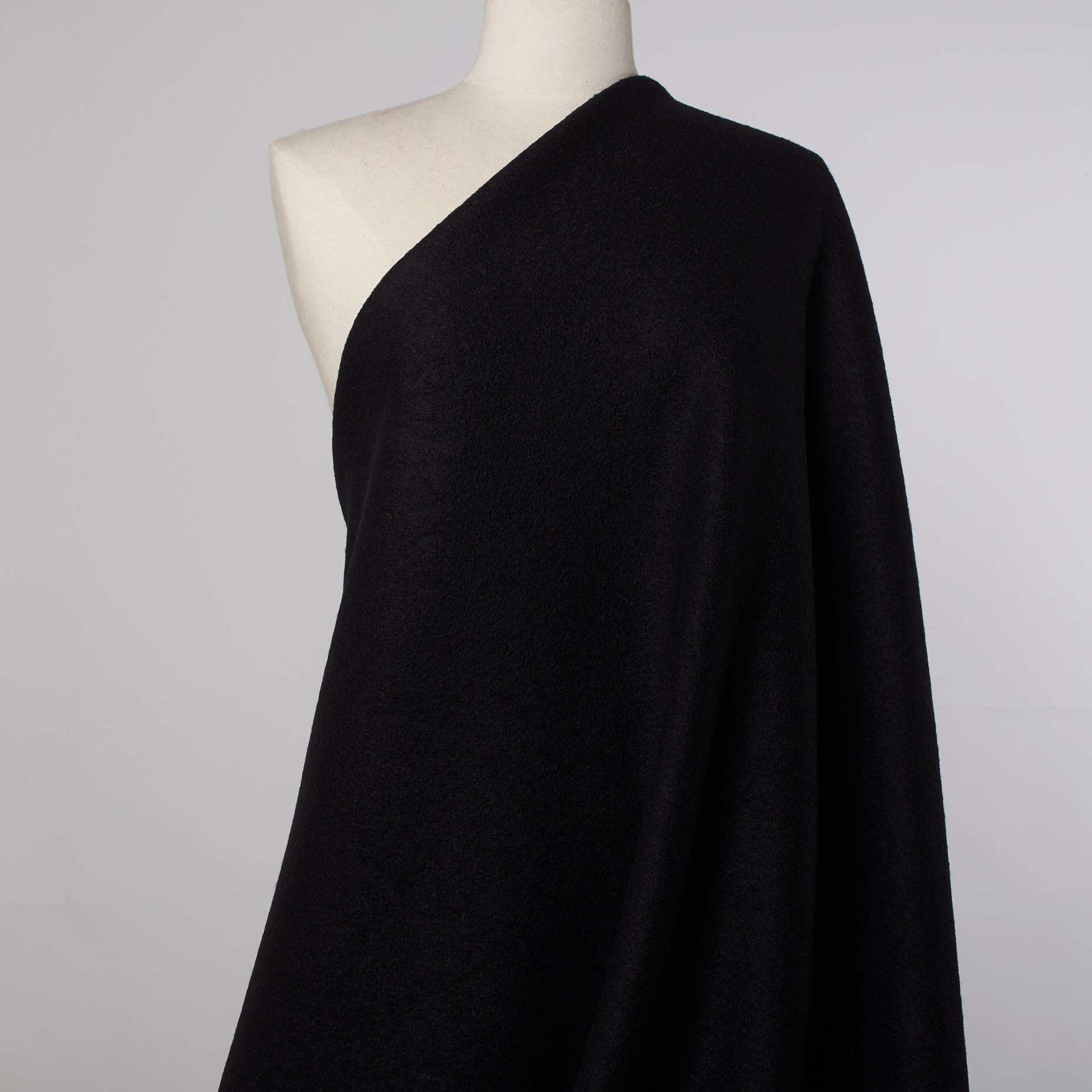BOUCLÉ, VIRGIN WOOL, RAVEN BLACK (F000025958) - Mannequin