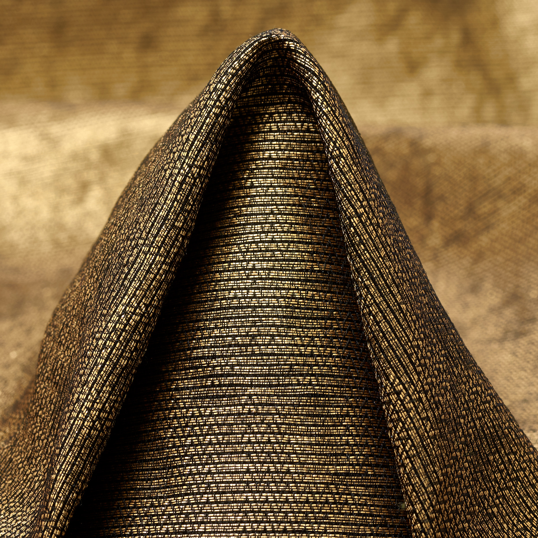 LUREX, SILK BLEND, SHIMMERING, PALE GOLD