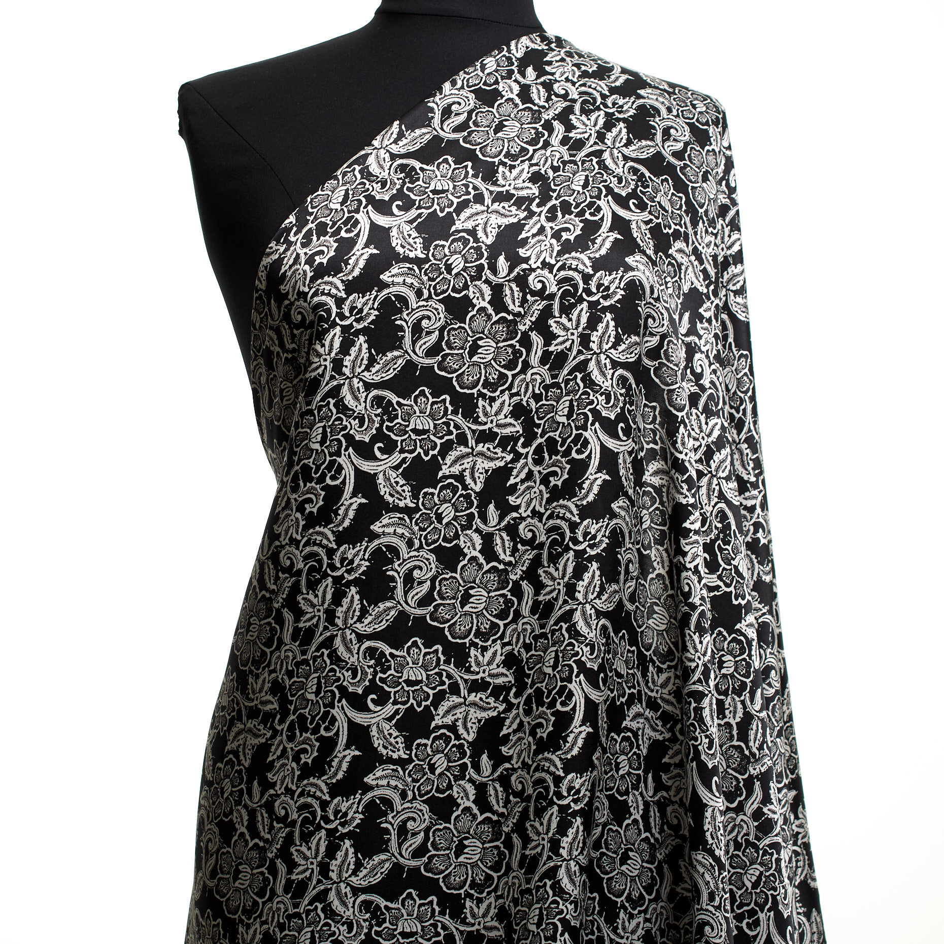 SATIN, SILK, FLORAL, BLACK&WHITE (F000015470) - Mannequin