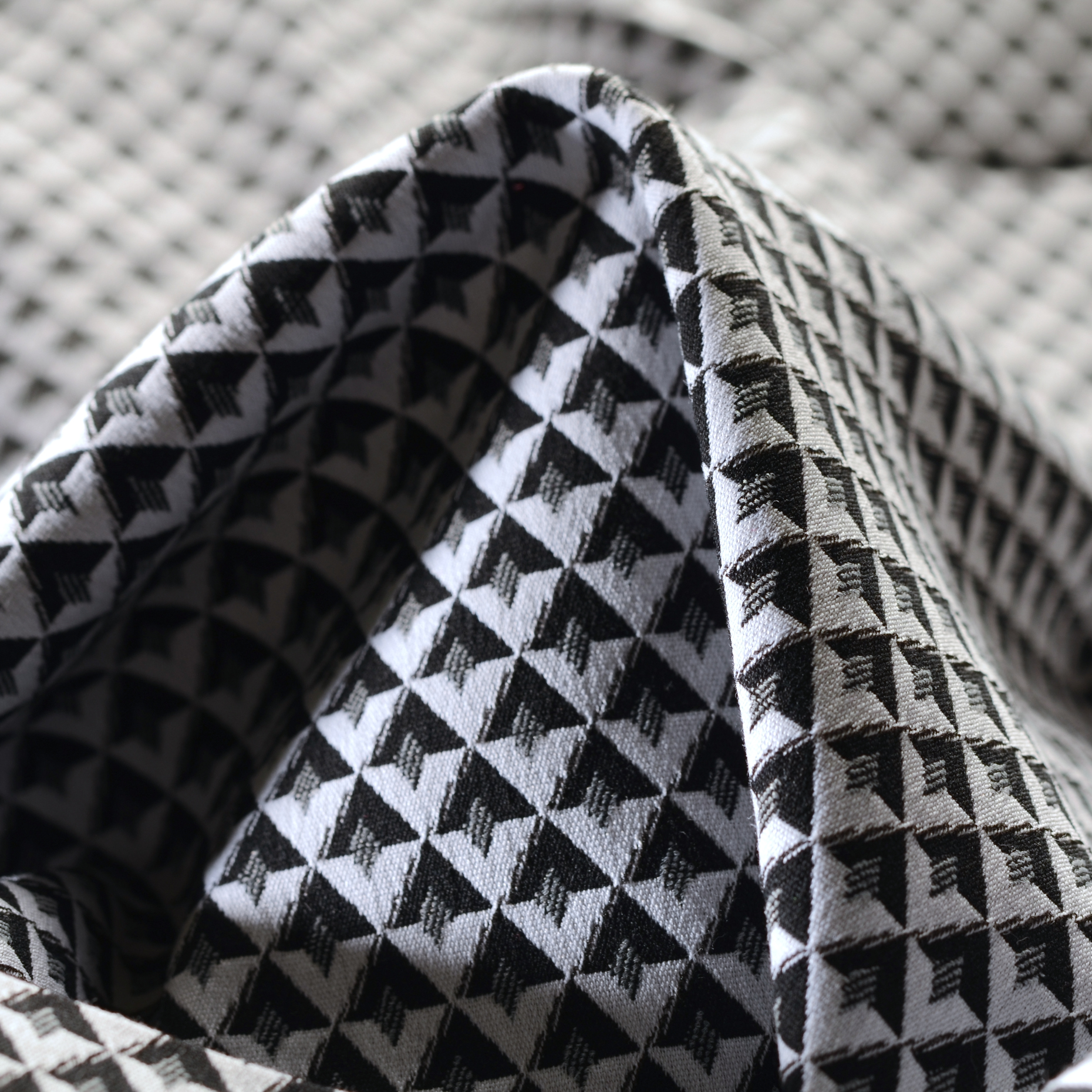 JACQUARD, COTTON, GEOMETRIC DESIGN, BRILLIANT WHITE&BLACK BEAUTY (F000022209)