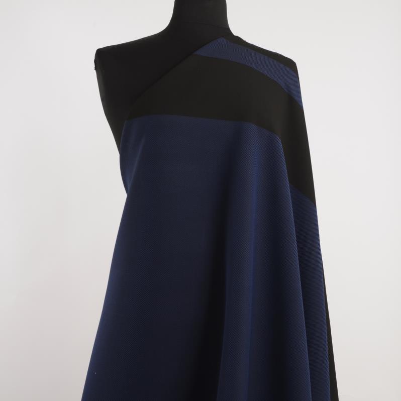 Doble, Sarga, Viscosa Mix, Navy Peony (F000027201) - Maniquí