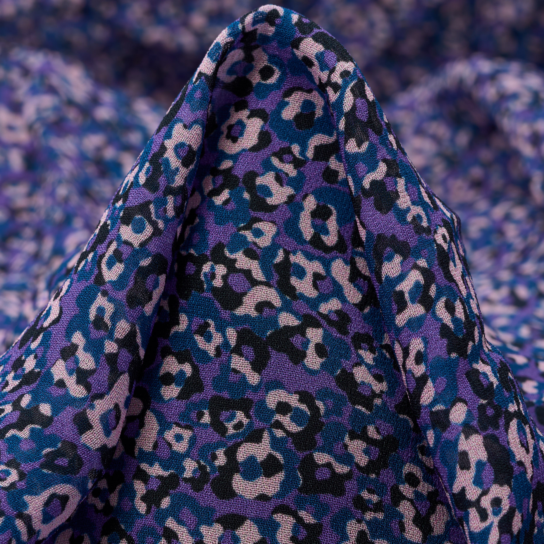 CRÊPE, VISCOSE, PRINTED, PAISLEY PURPLE&PAGODA BLUE