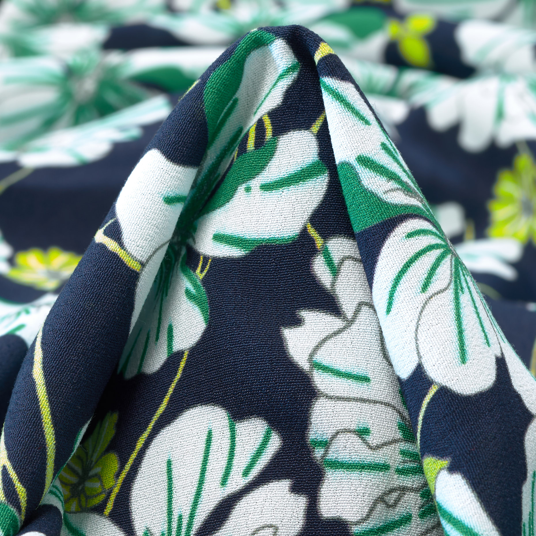 CRÊPE, VISCOSE, PRINTED, RAVEN BLACK&BRILLIANT WHITE (F000037960)