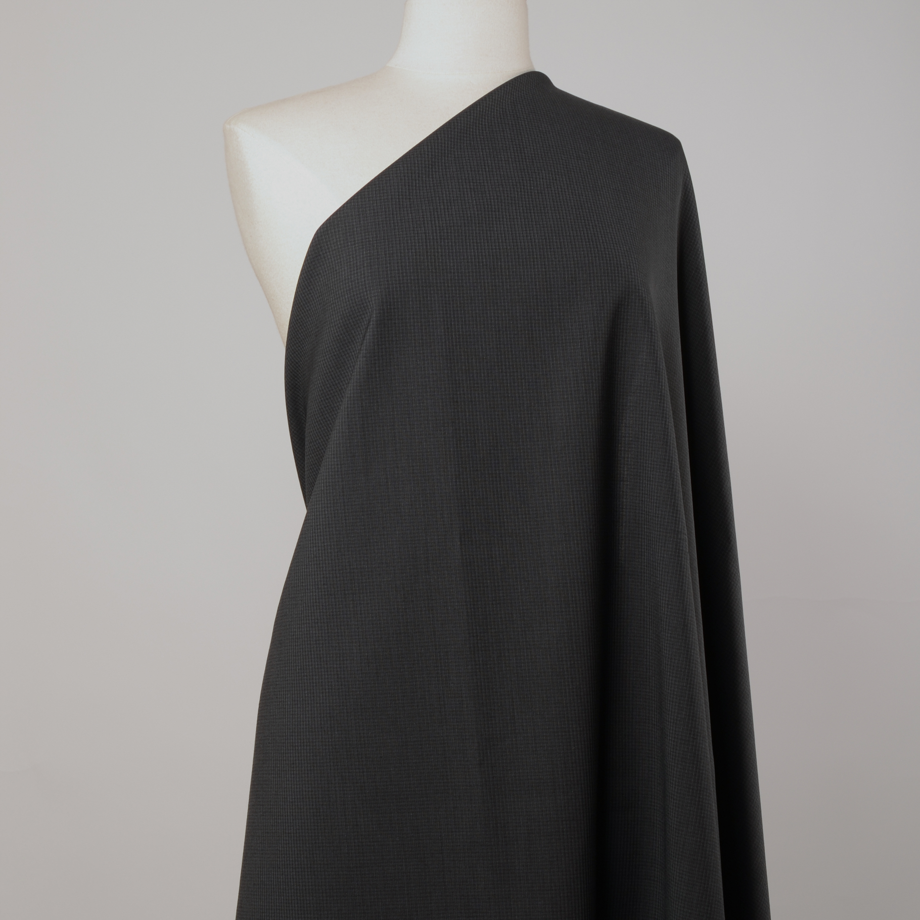 COOL WOOL, VIRGIN WOOL, MICRO DESIGN, VOLCANIC ASH (F000006044) - Mannequin