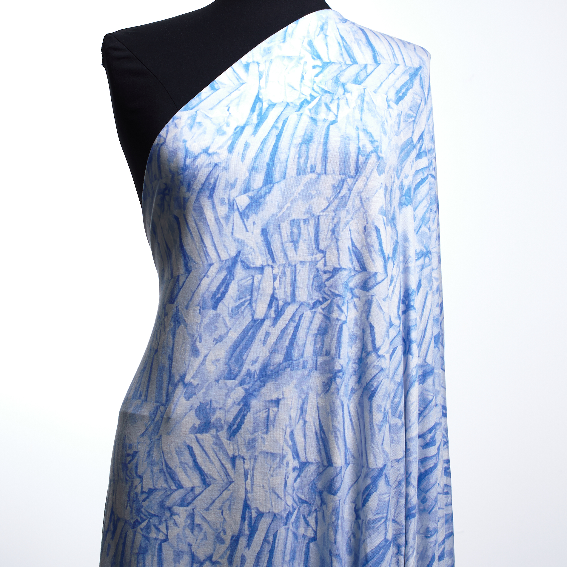SINGLE JERSEY, VISCOSE, PRINTED, BABY BLUE (F000033429) - Mannequin