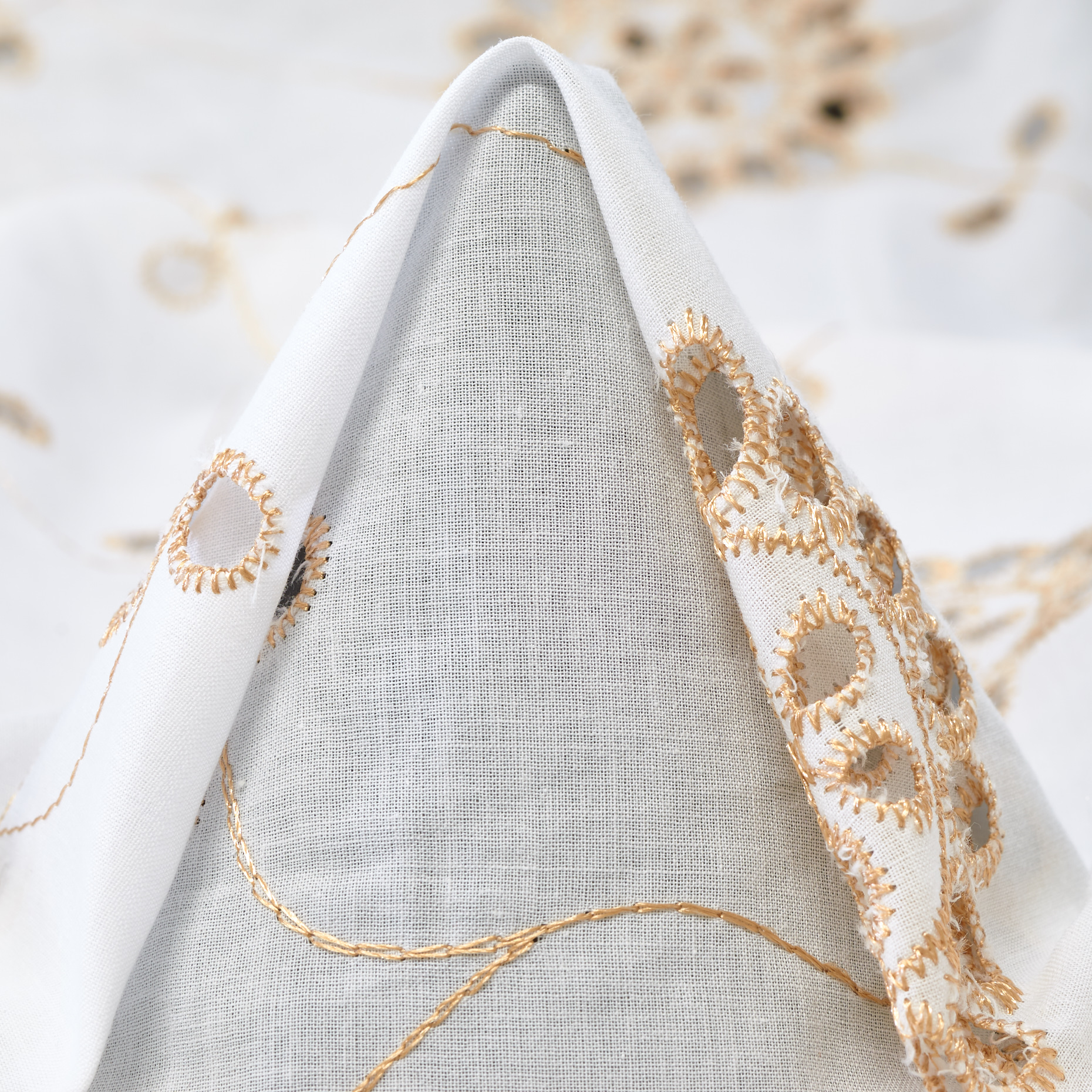 BATISTE, COTTON, EMBROIDERED, LUCENT WHITE&PALE GOLD (F000048752)