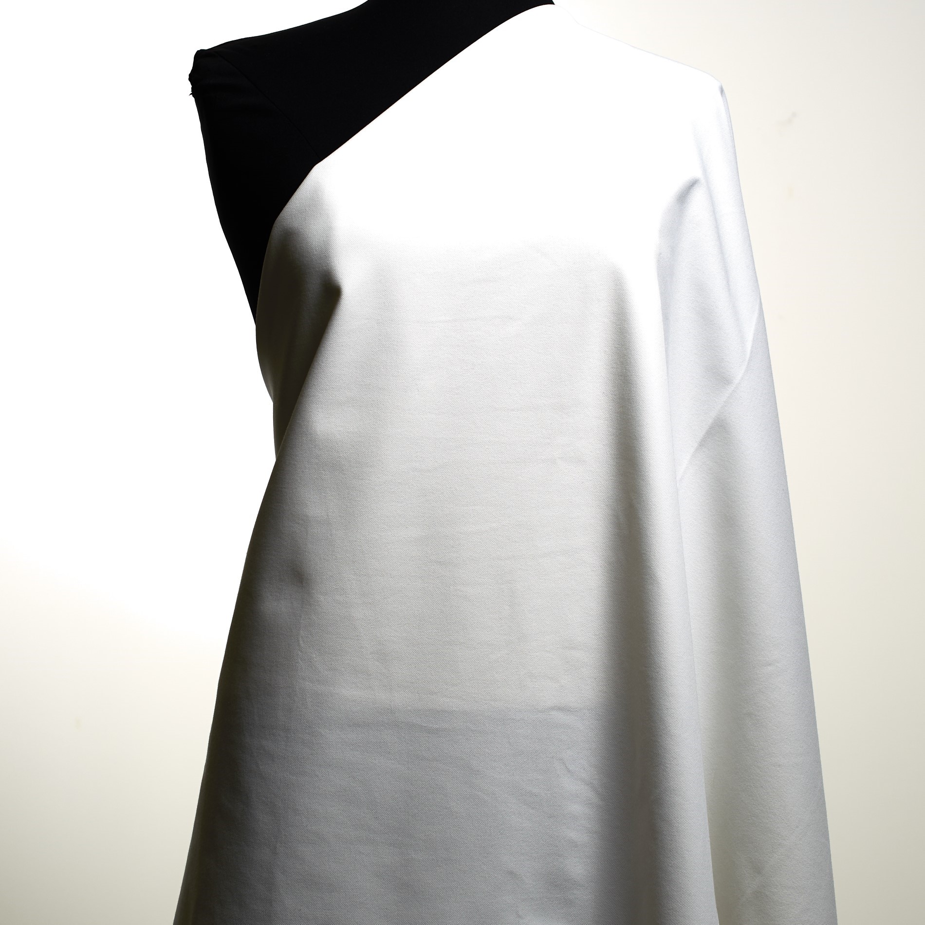 CANVAS, COTTON BLEND, BI-STRETCH, SNOW WHITE (F000033575) - Mannequin