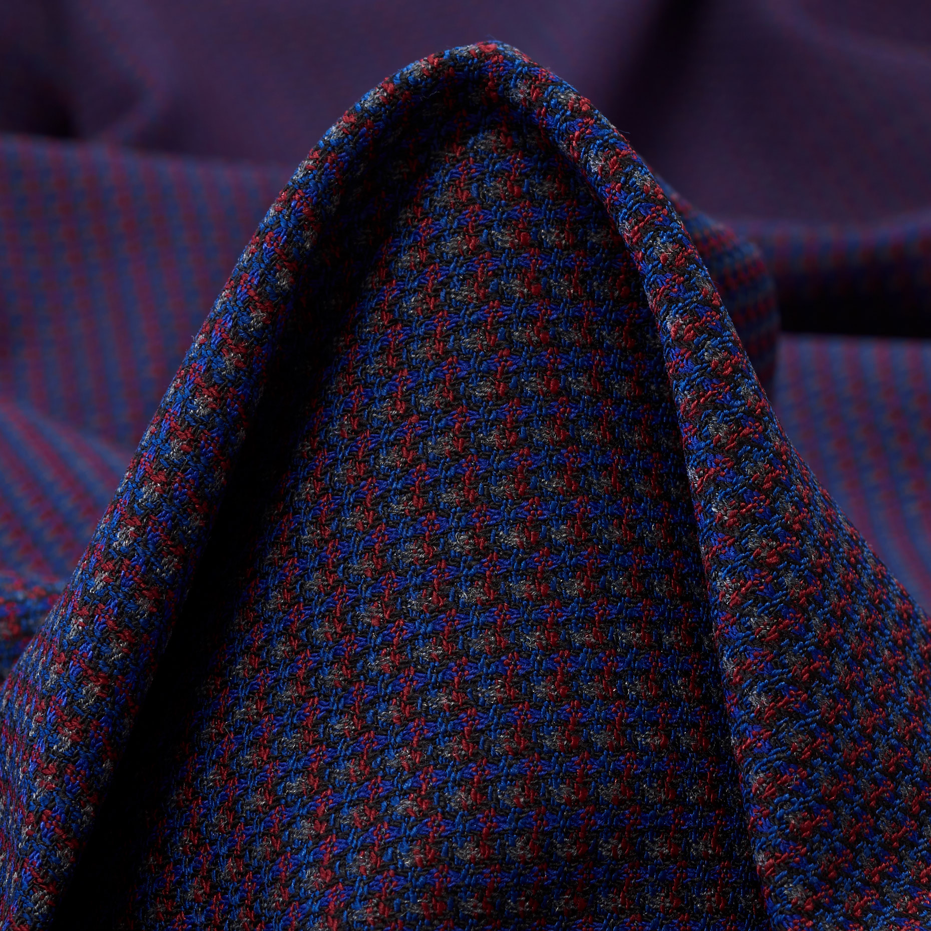 JACQUARD, VIRGIN WOOL, MICRO DESIGN, TRUE BLUE&RED ALERT (F000037595)