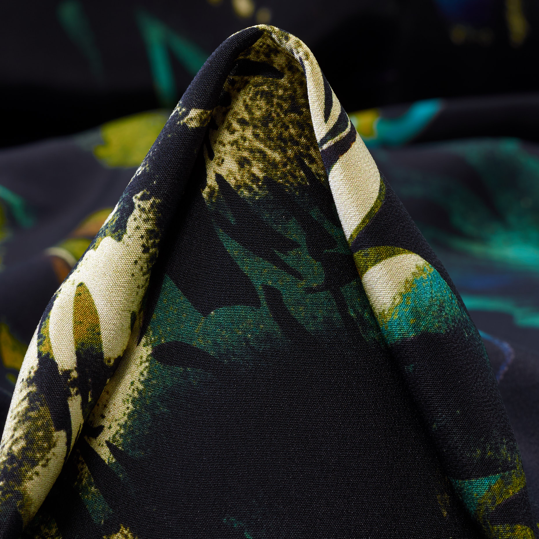 CRÊPE, SILK, PRINTED, TROPICAL GREEN&HONEY (T0000620)