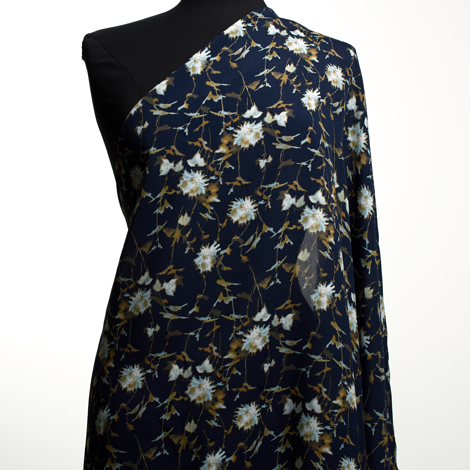 Креп, Вискоза, Принт, Titan&Tobacco (F000035268) - Манекен