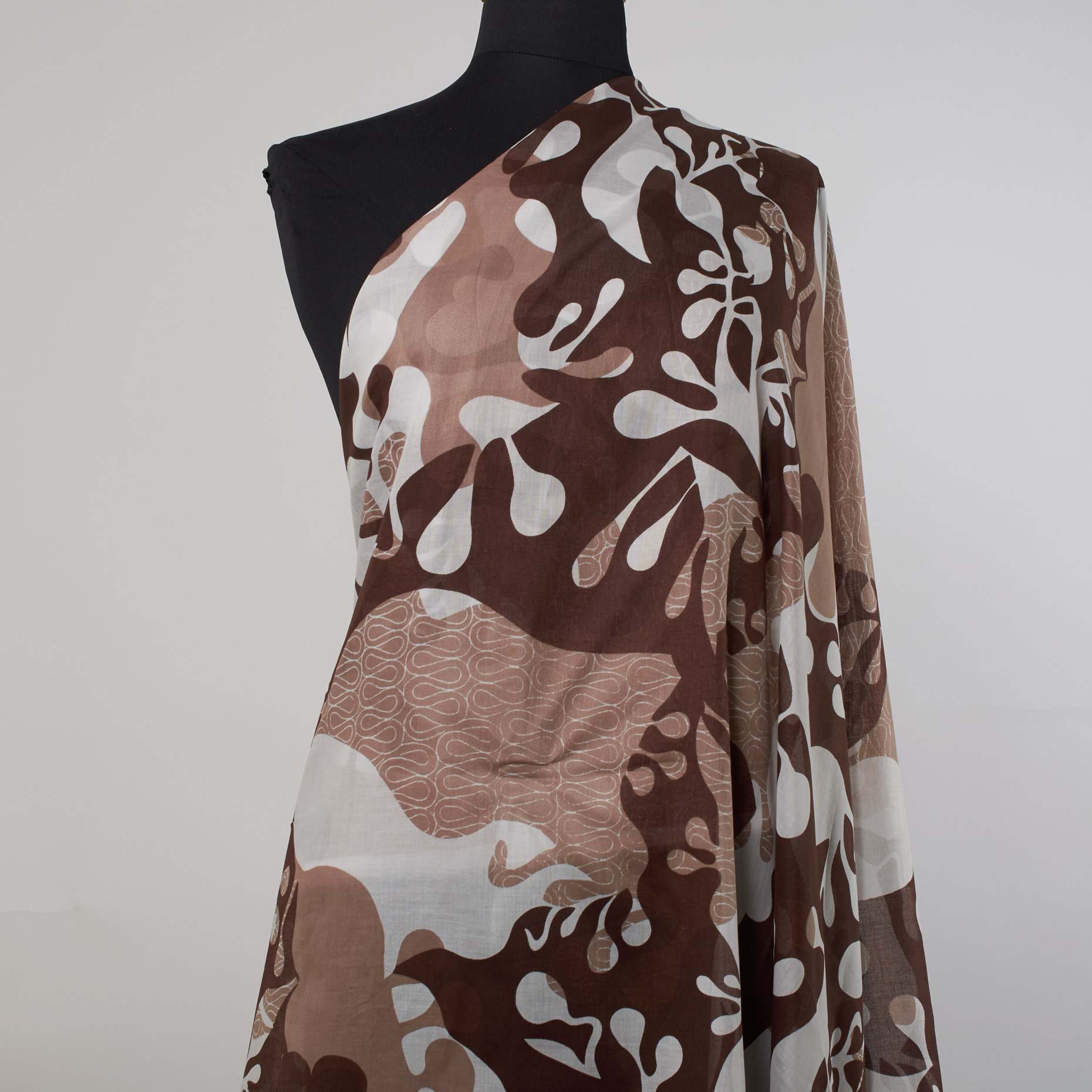 MUSLIN, COTTON, PRINTED, CAPPUCCINO (F000026728) - Mannequin